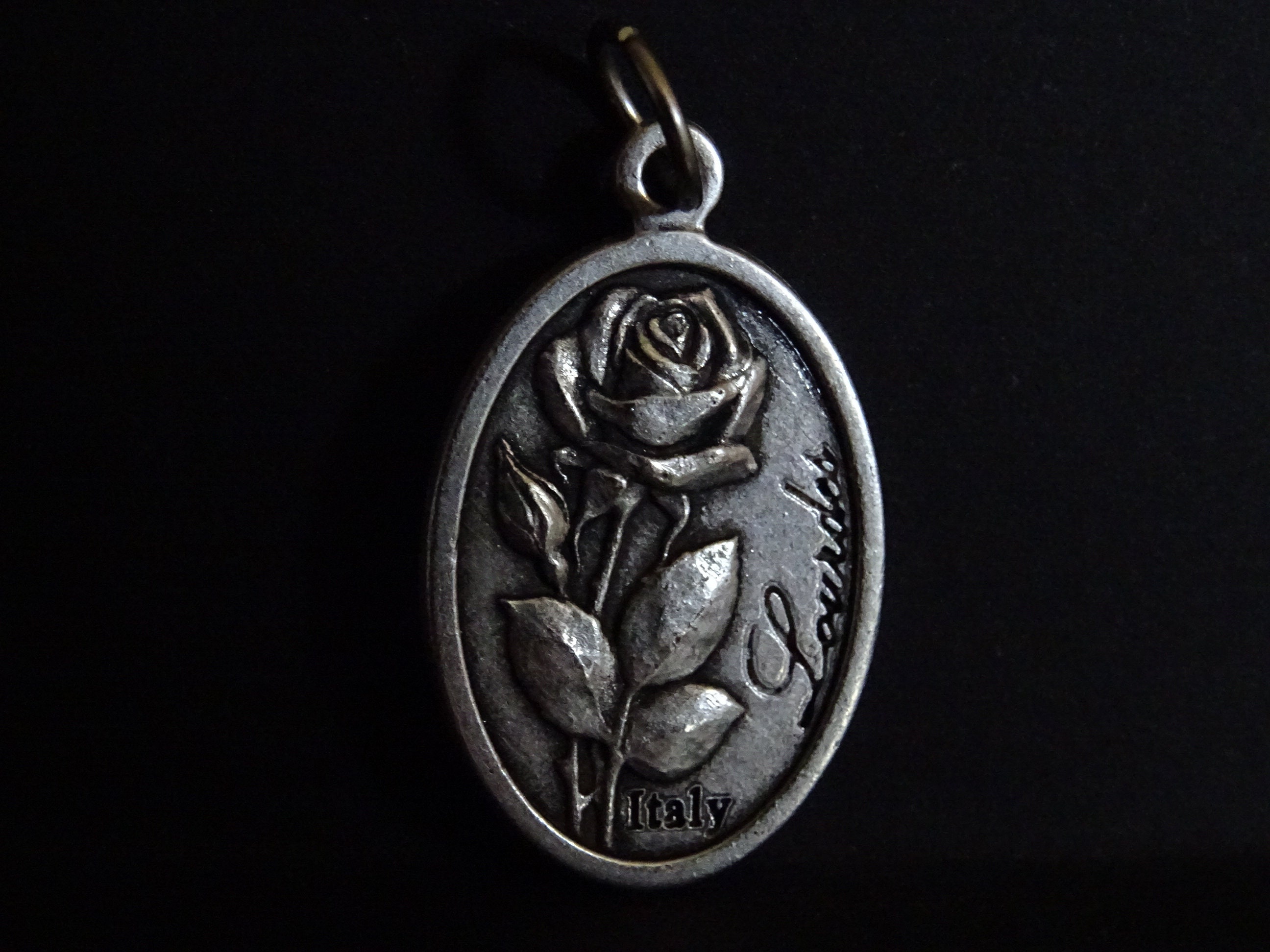 Rose de Lourdes. Grotte. Lieu Des Apparitions La Vierge Marie, Médaille Médaillon Pendent Saint Char