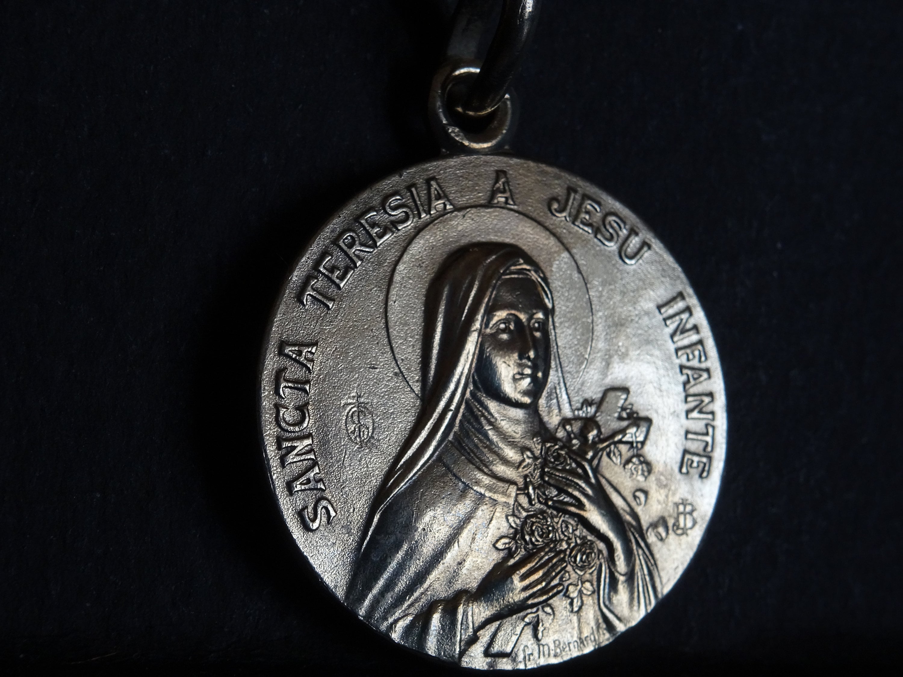 Argent Sainte Teresia Raining Roses Signée Jb Medal Medal
