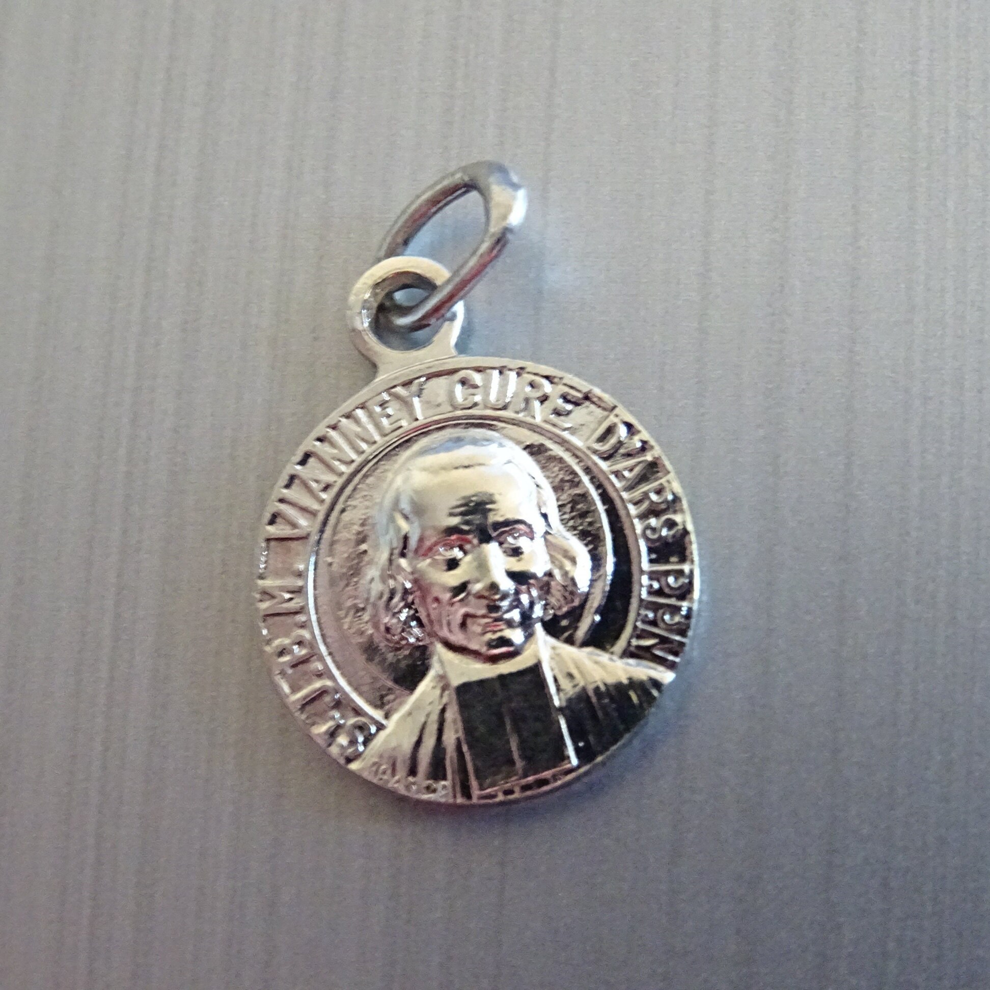 Antique Petit Saint Christophe et Jean Vianney. Patron Des Curés. Médaille d'argent Médaillon Religi