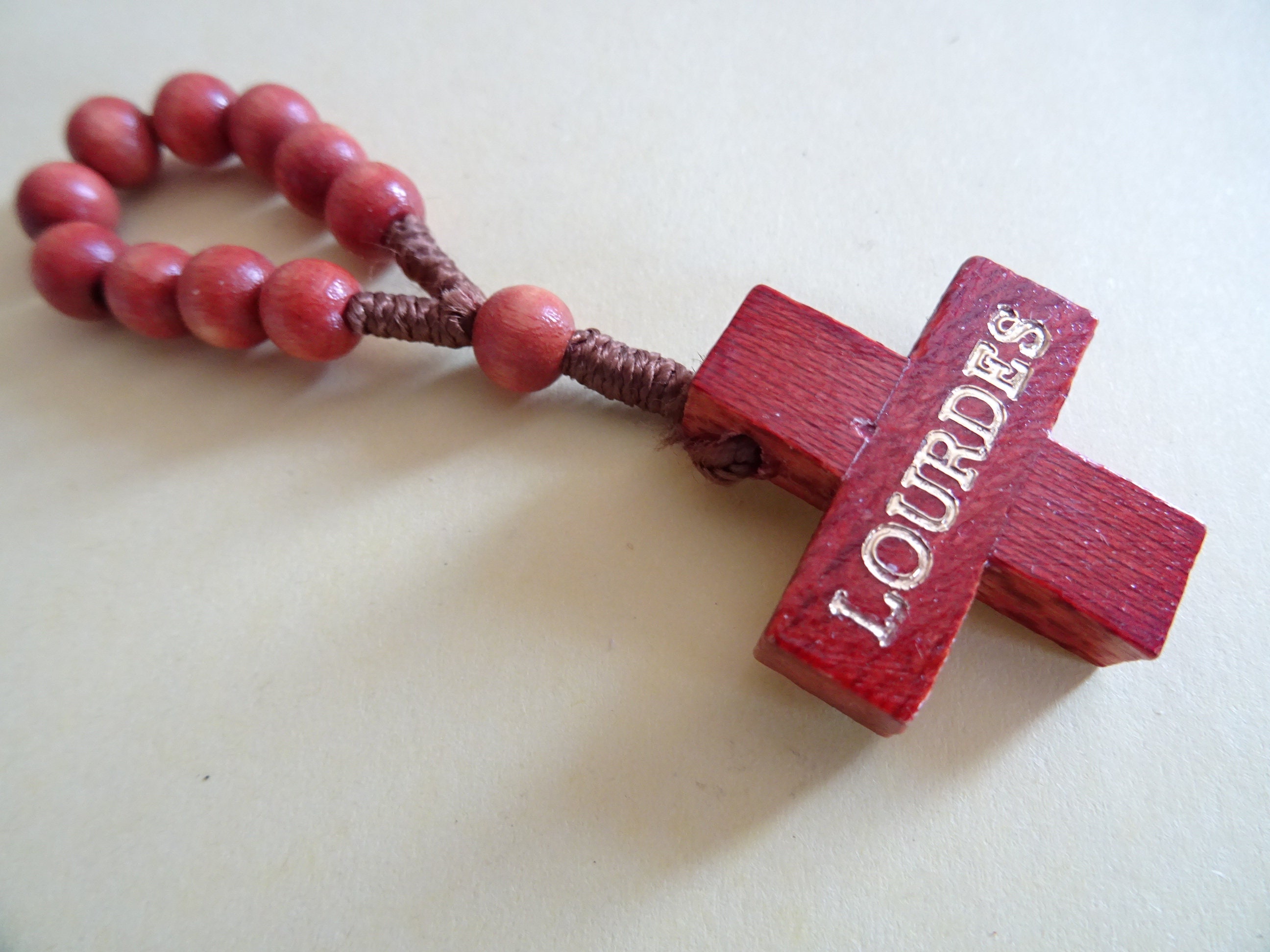 Croix Vintage Doigt Rosaire Rouge en Bois France Médaille Religieuse Crucifix Catholique P 725