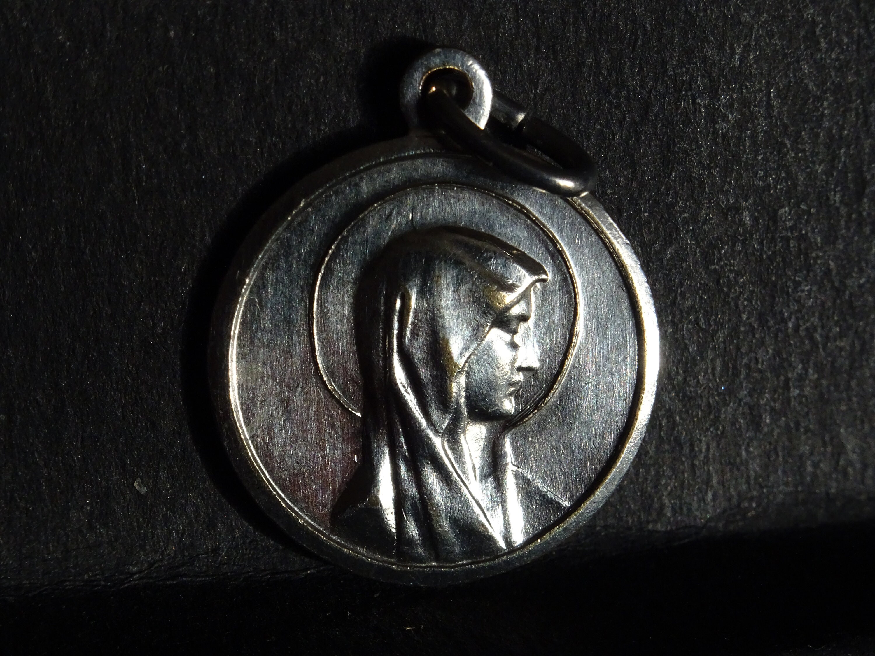 Vintage Français Lourdes Medal Pendant Silver Plated Pendentif Saint Charme Médaillon Médaille