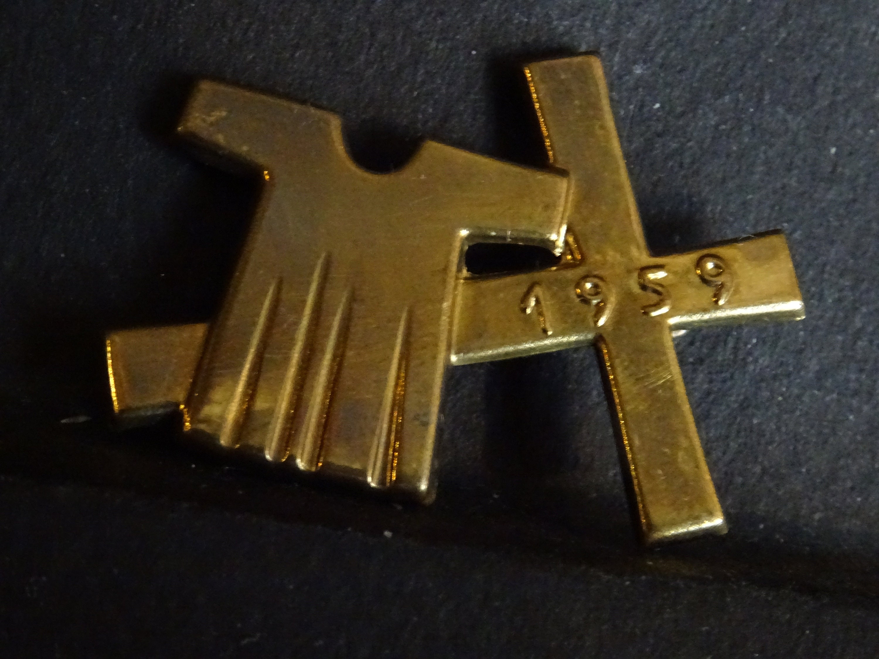 Sainte Tunique Reliques Robe Sans Couture de Jésus à Trèves 1959 Broche en Cuivre Saint Charme