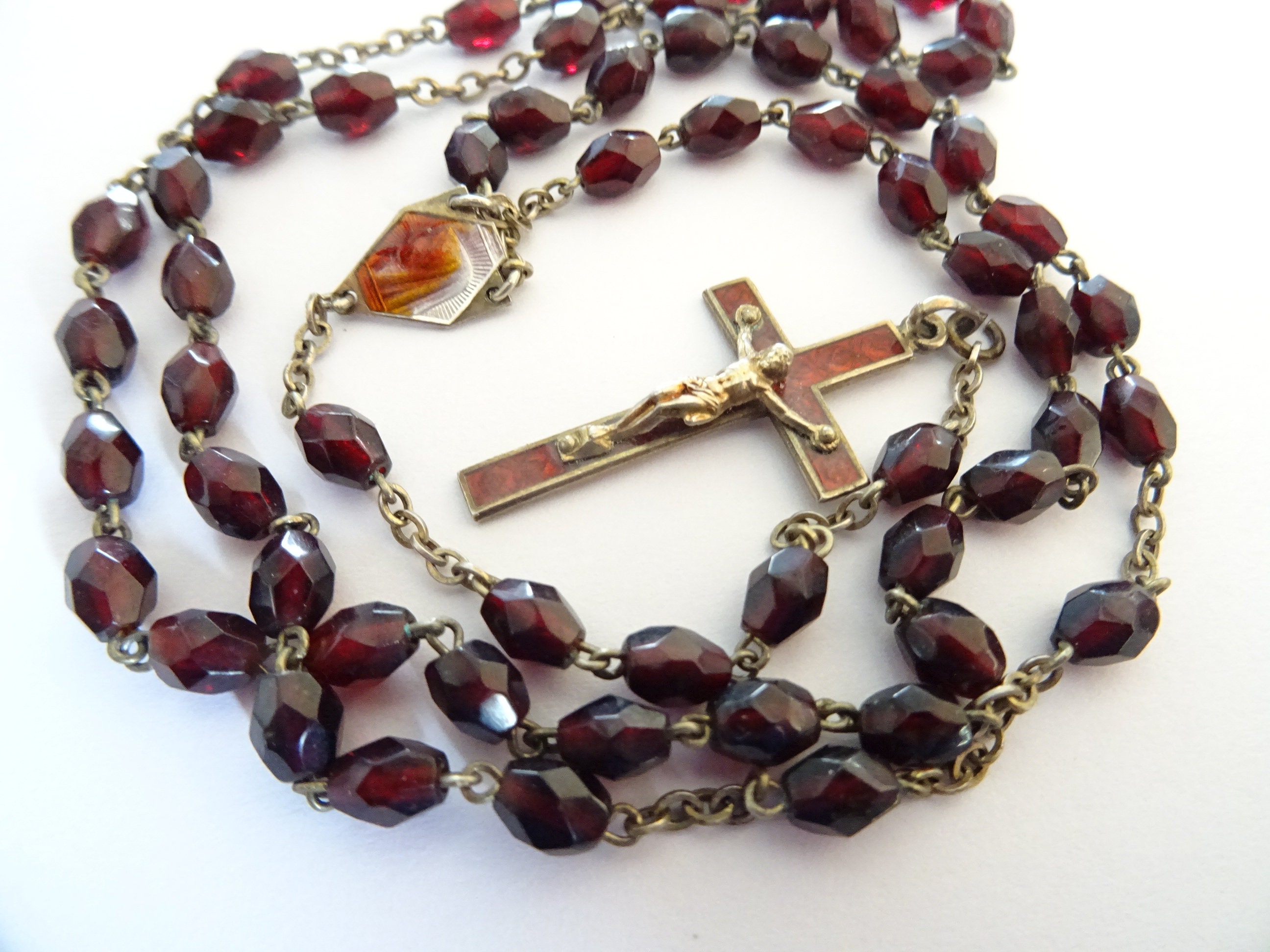 Jésus. Perles de Verre Rouge Vintage Chapelet Médaille Émail Croix P 841