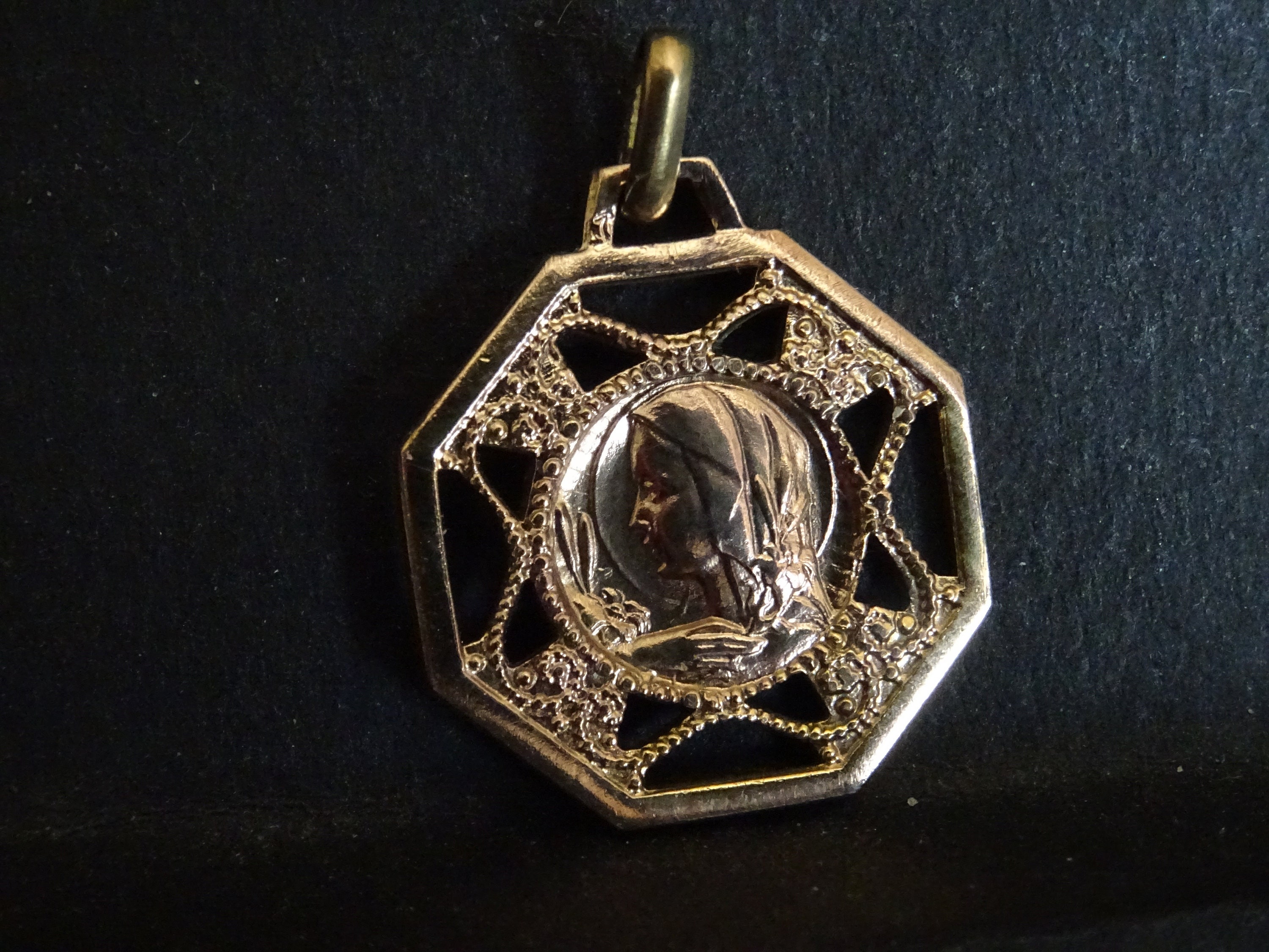 Délicate Virgin Mary Medal Gold Colour Pendent Medaille Religious Vintage Holy Charm