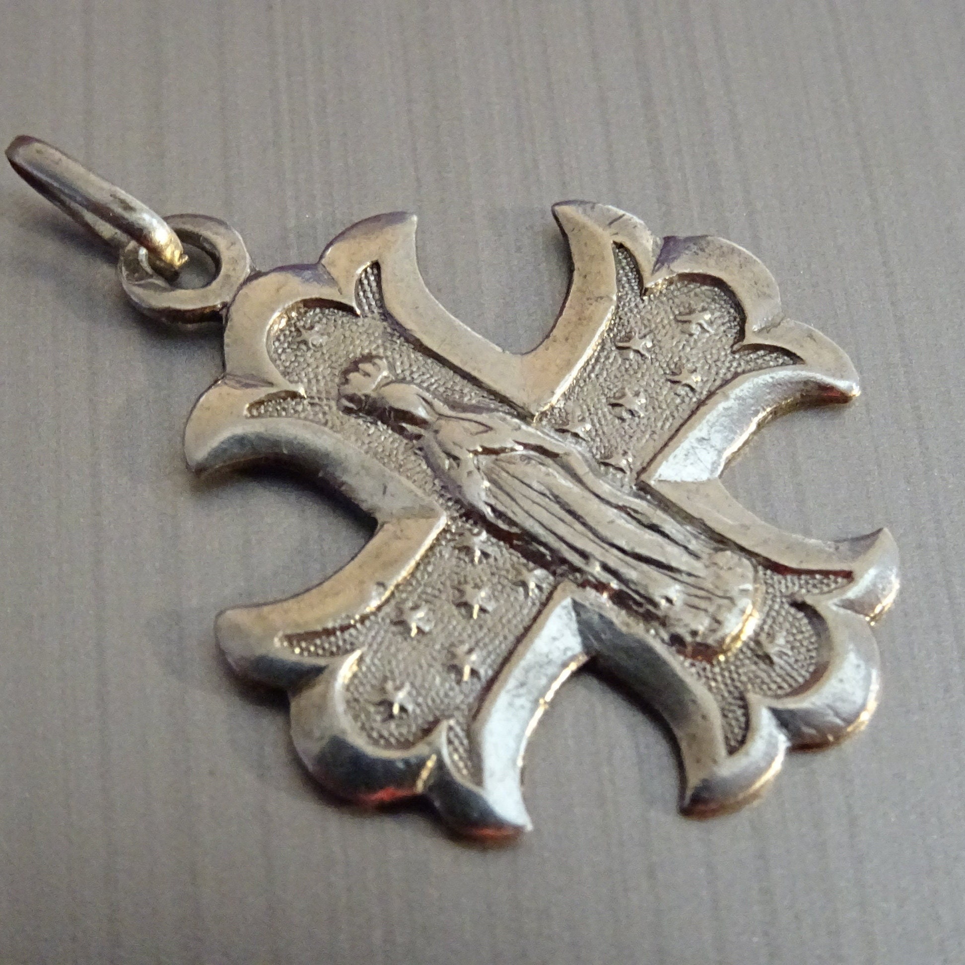 Traversez Notre-Dame de Lourdes./Pendentif Médaillon à Médaille Religieuse Saint Charme D 362