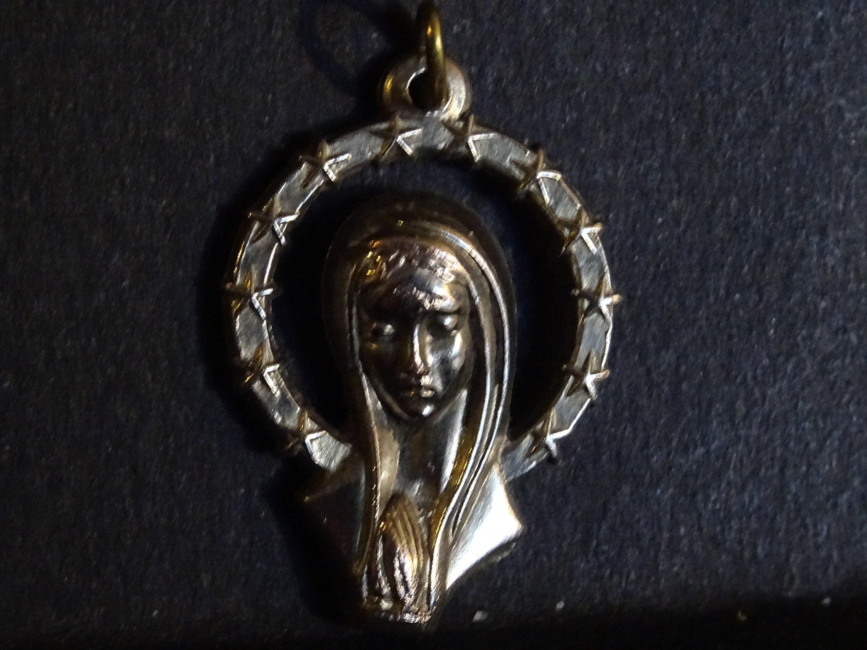 Vieux Médaillon Religieux Mary Cut Out Halo avec Stars Holy Charm Italie