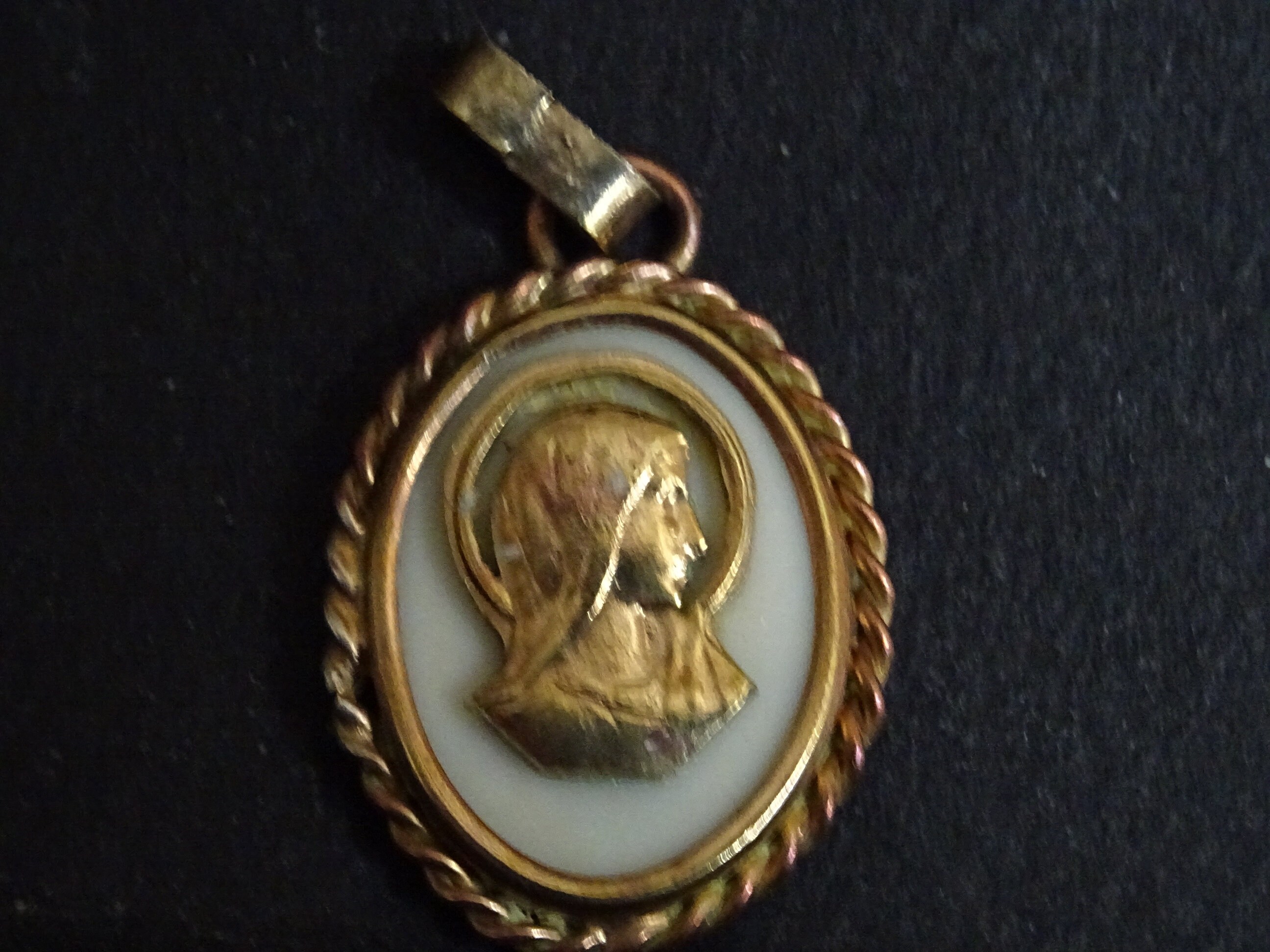 Holy Mary Shell Holy Virgin Mary Shell Gold Colour Religious Vintage Medal Pendant ...