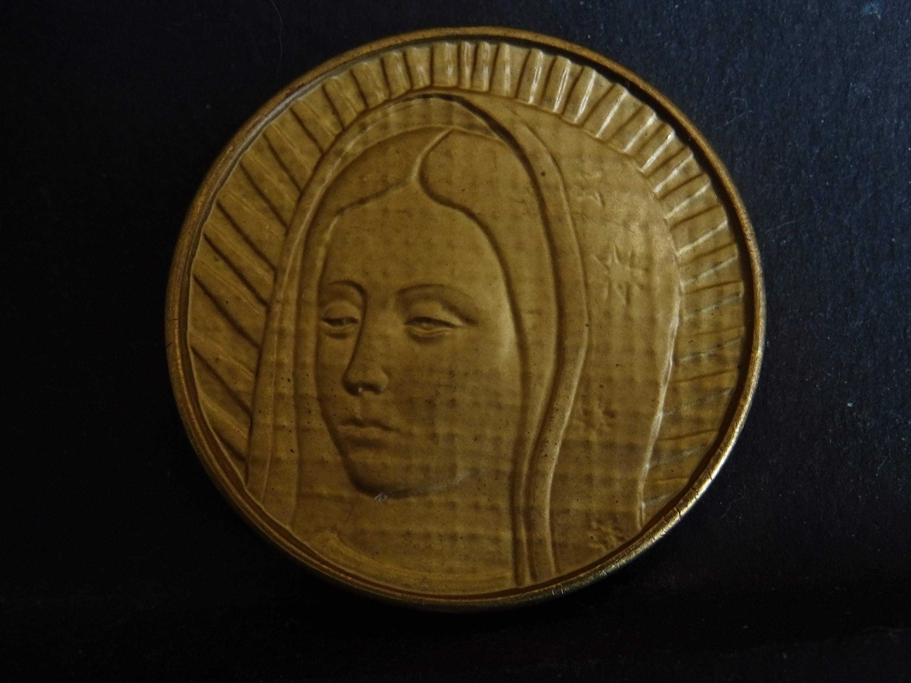 Santa Maria de Guadalupe Basilica 1976 Gold Colour Souvenir Plaque. Souvenir Token Holy Charm