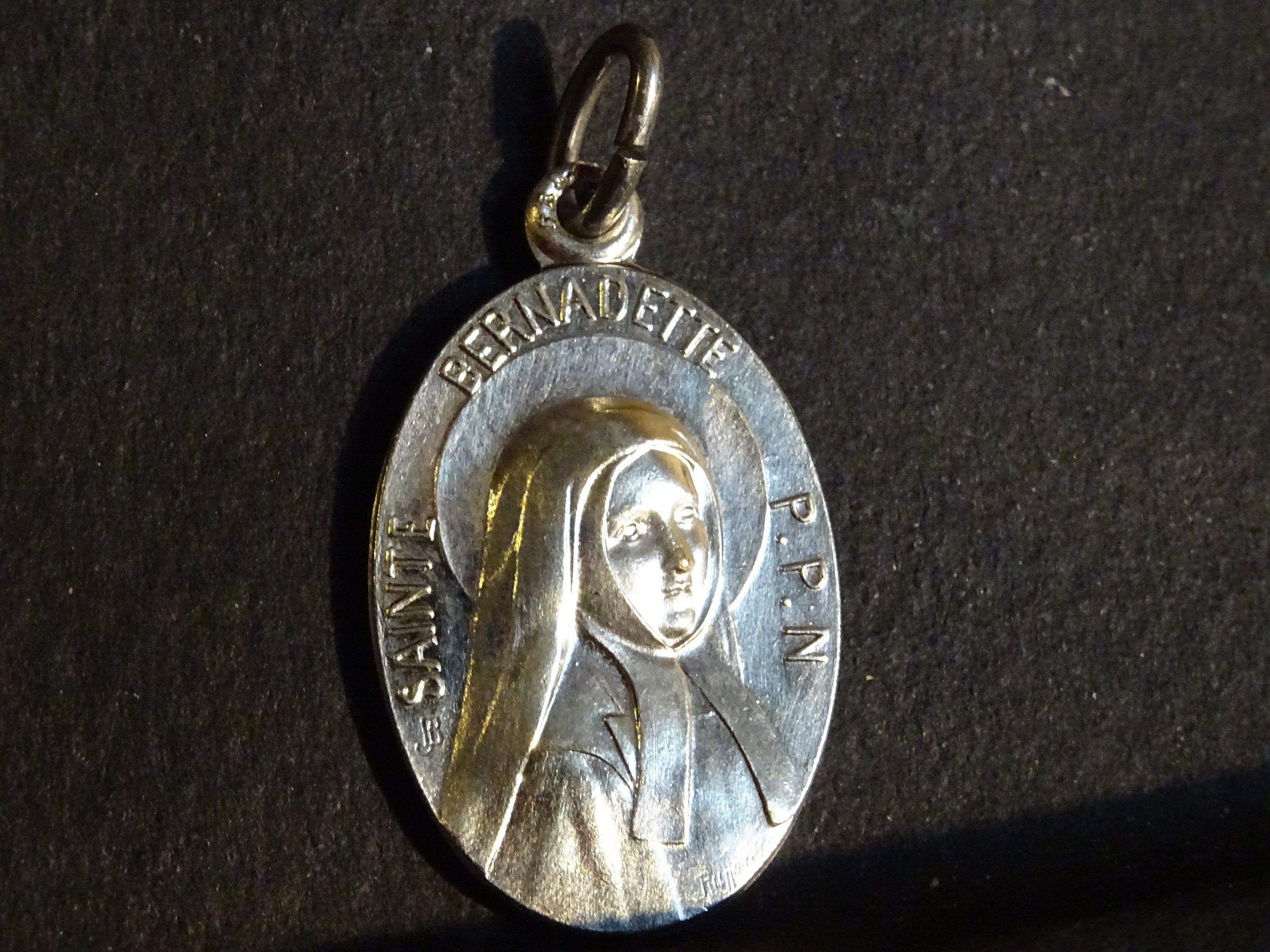 Sainte Bernadette Antique Religieuse Français Lourdes Pendentif. Médaillon Pendent Medaille Holy Cha