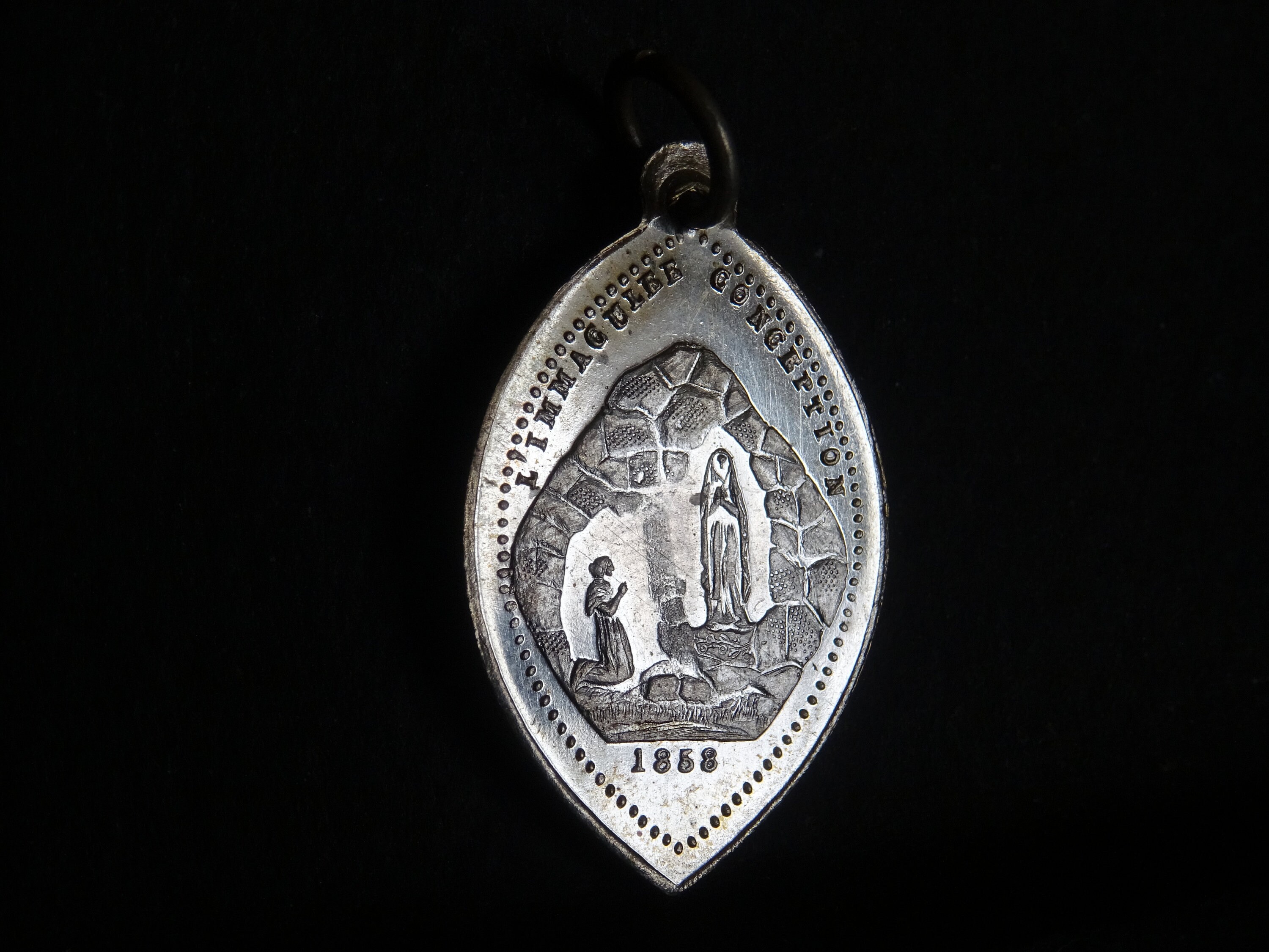 Lourdes Immaculée Conception Vierge Marie A Été Libre Du Péché Originel. Médaillon Pendent Medaille