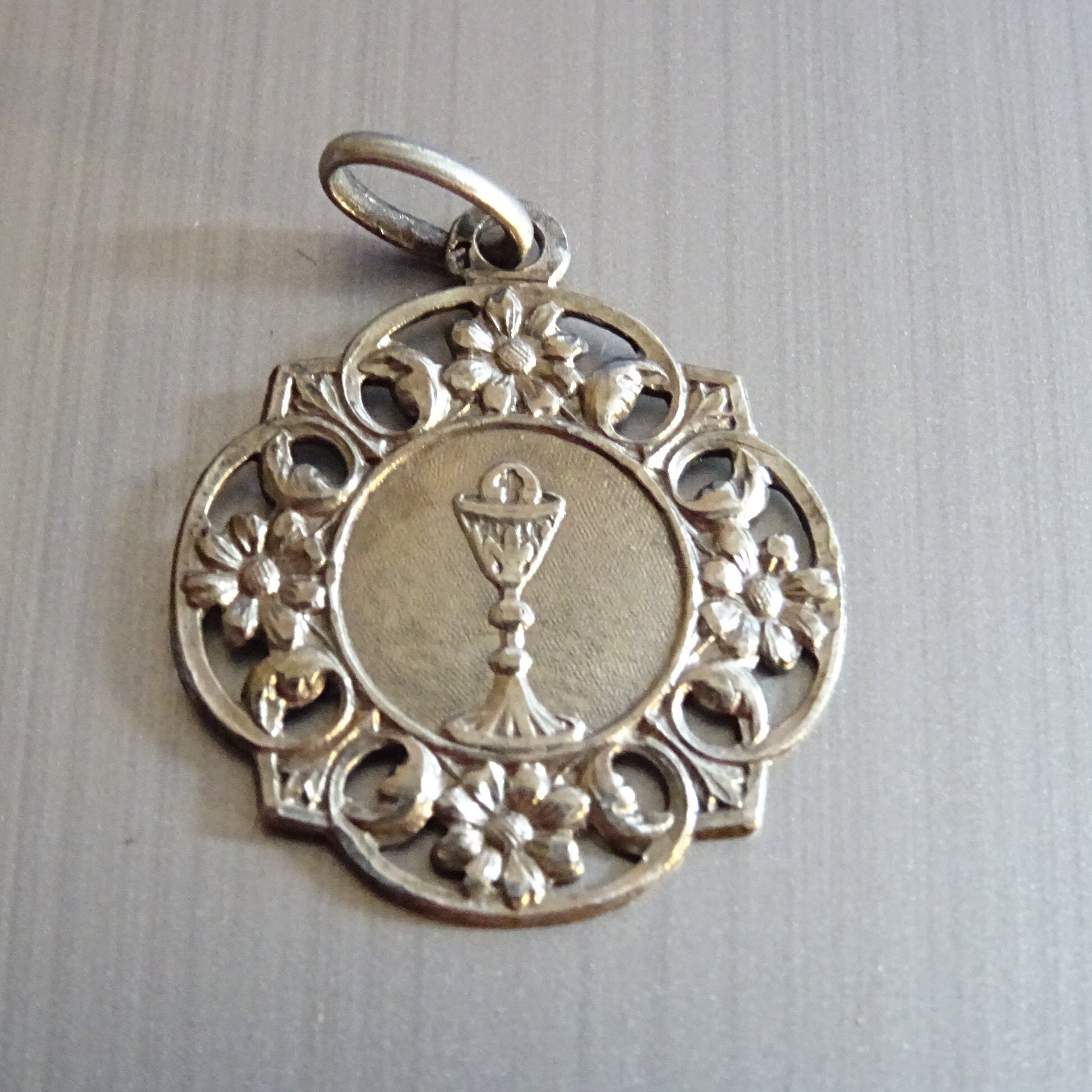 Art Nouveau Calice Argent Médaille Religieuse Médaillon Pendentif Saint Charme B 482