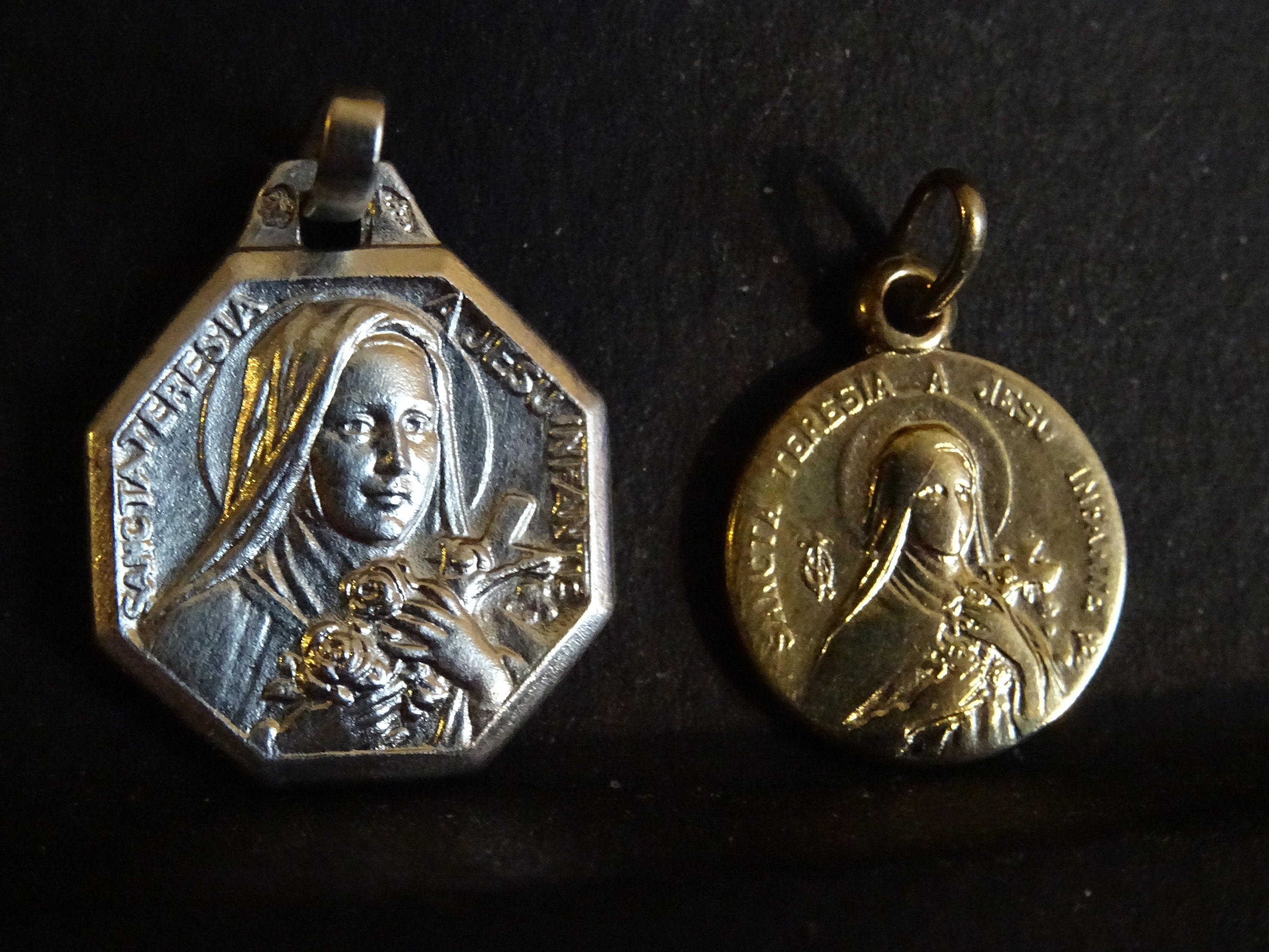 Lot 2 St. Therese Vintage Français Médaille d'argent Holy Charm Pendentif Médaille Medaille T 5