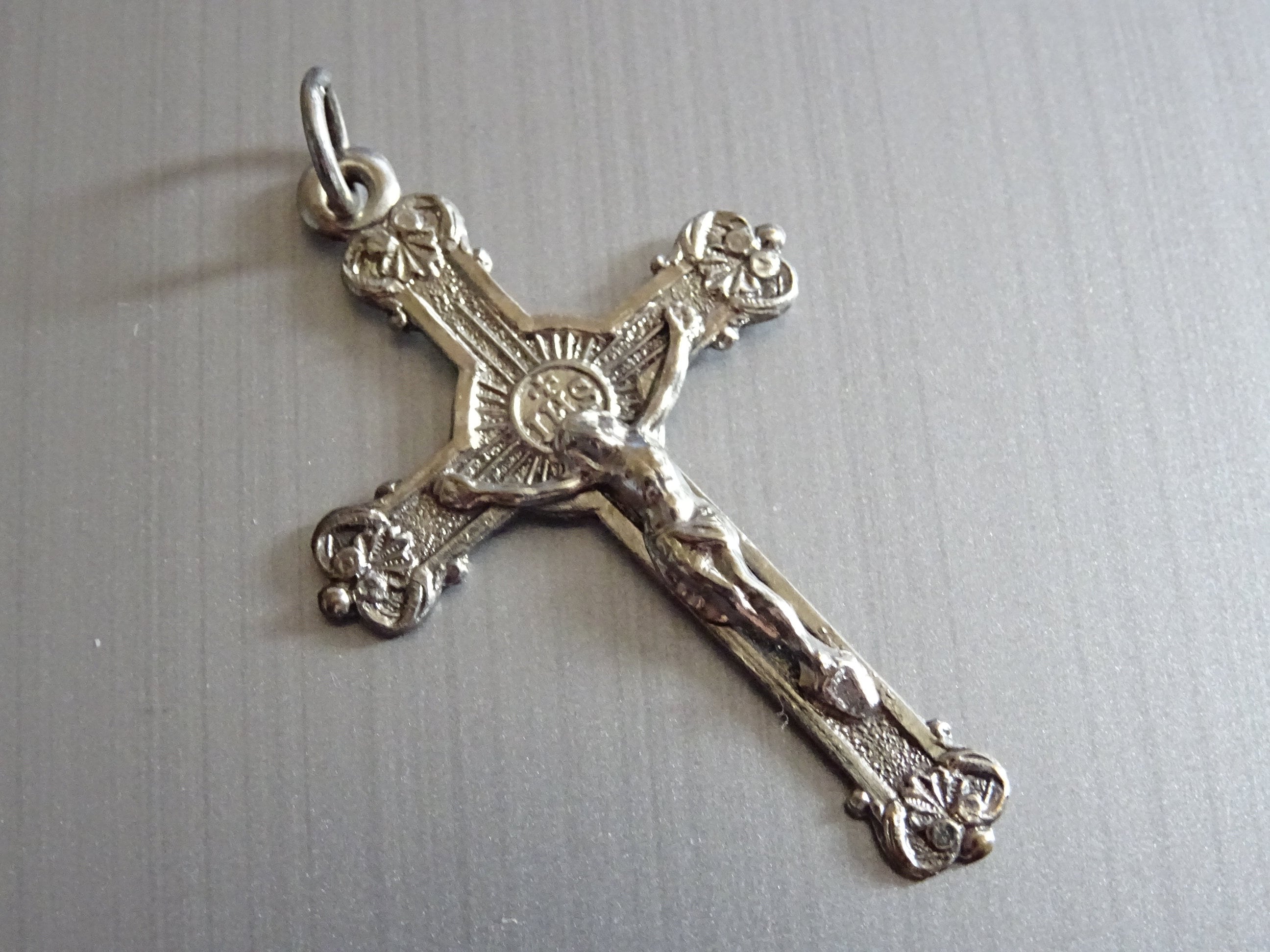 Antique Silver Tone Ihs Cross Holy Charm Medal Pendentif Medallion Medaille P 837