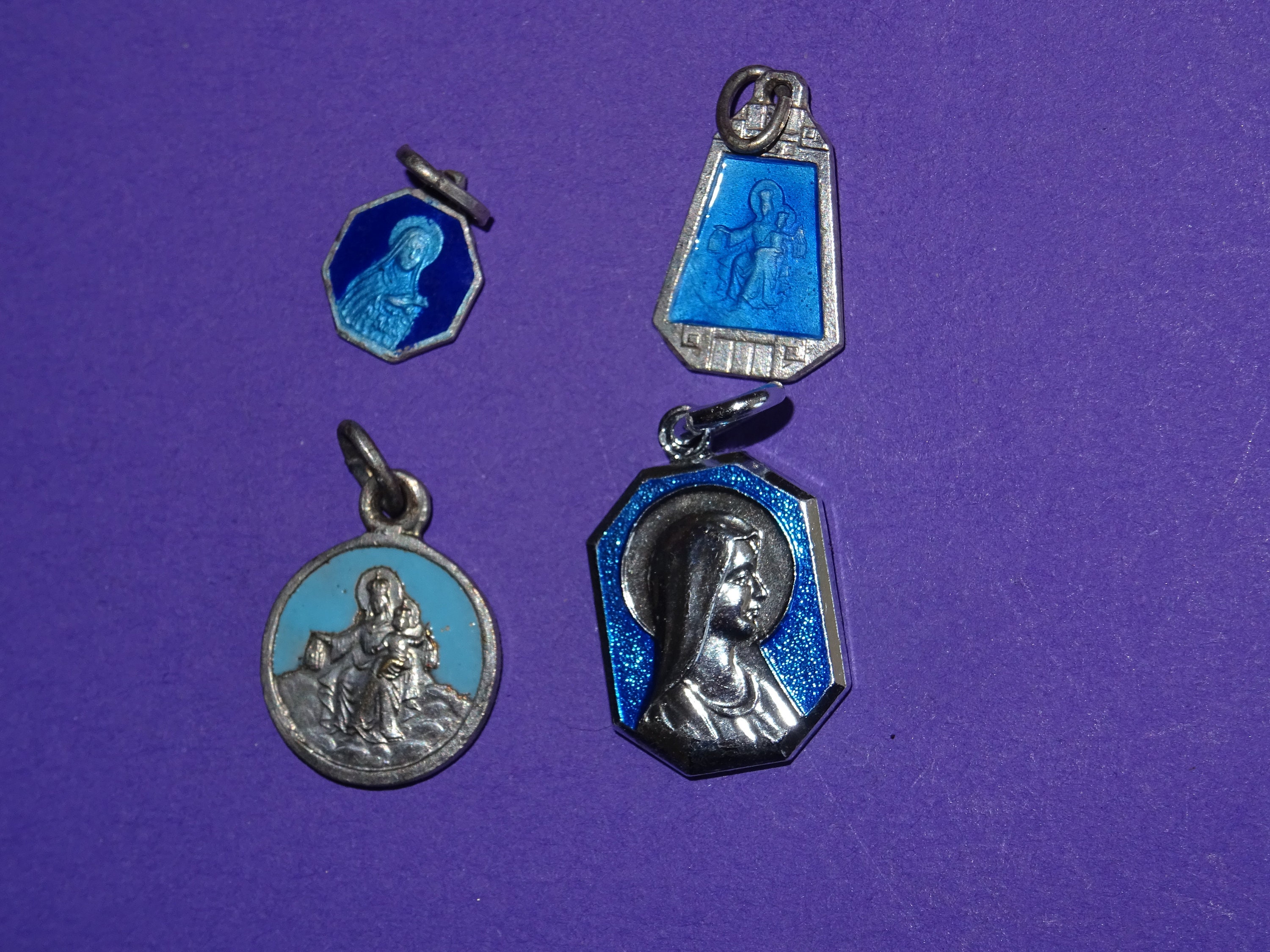Lot 4 Vintage Français Petite Médaille Enamel Holy Charm Pendentif Médaille Medaille No 11