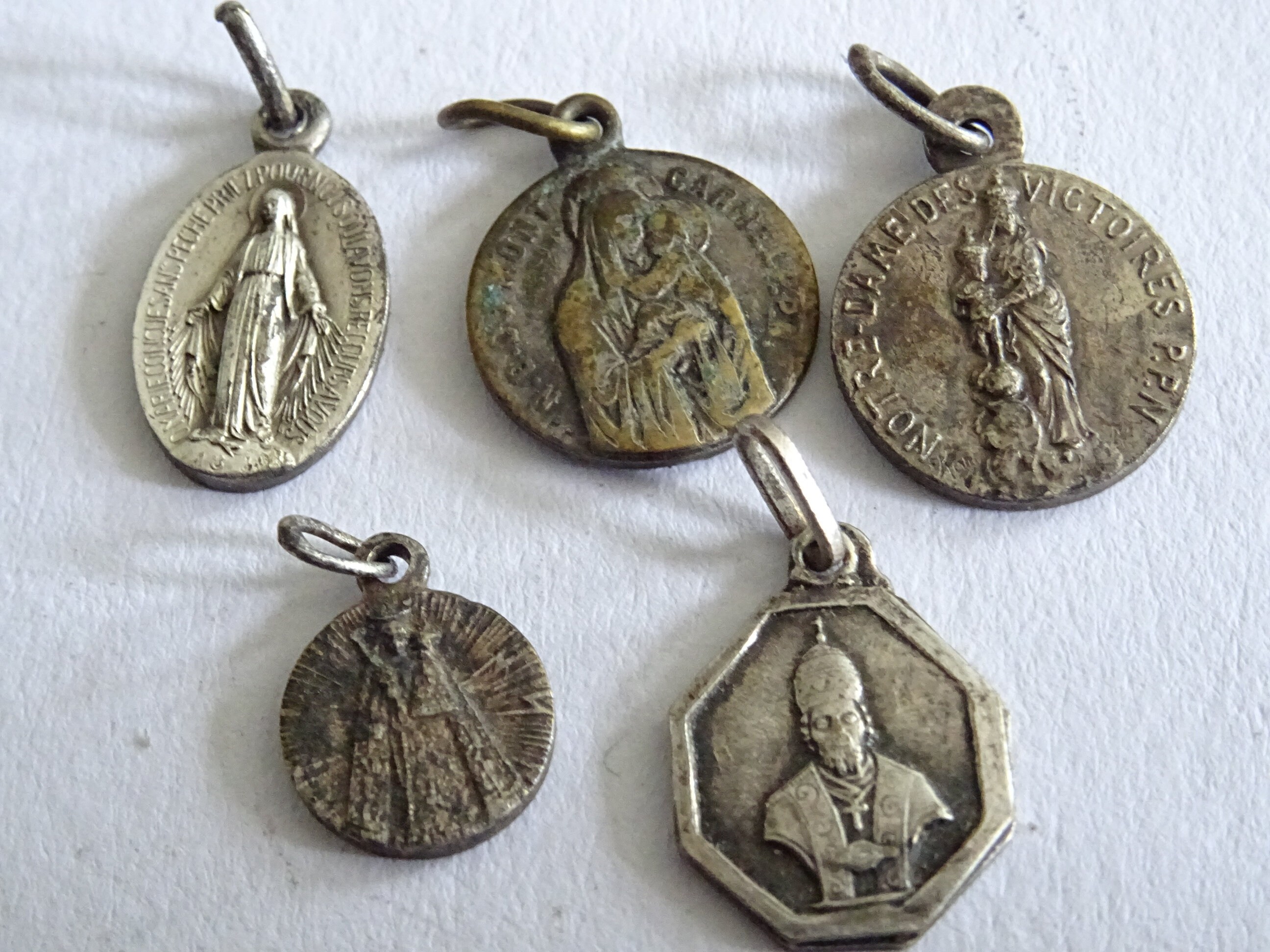 Lot 5 Millésimé Français. Dame Des Victoires. St. Corneille, St Omer. Médaille Miraculeuse Saint Cha