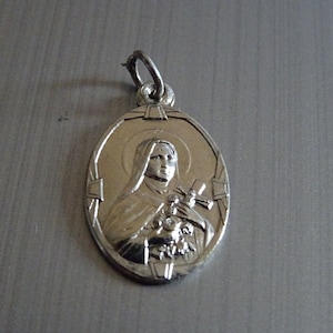 St Therese. Holy Charm Medal Pendant  medallion medal Medaille B 186