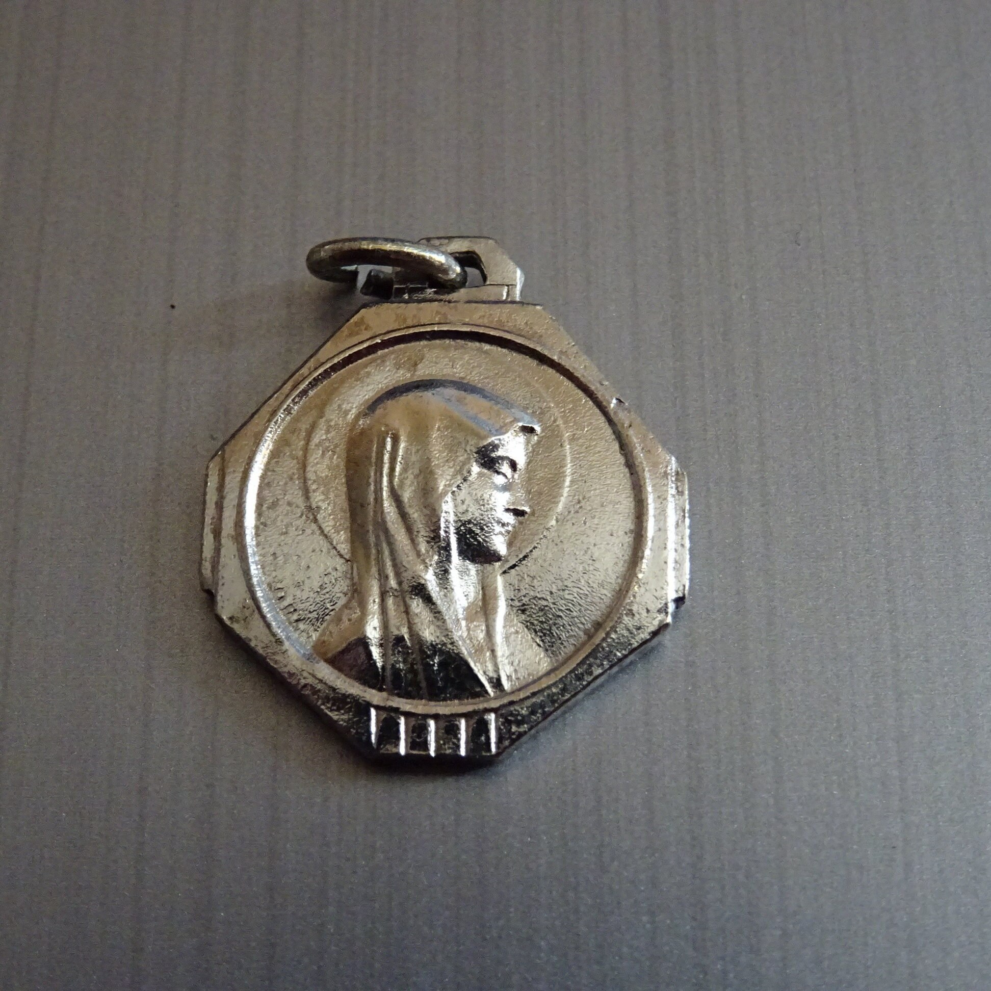 Vierge Marie 1, 6 cm Vintage Pendent Medal Médaille Saint Charme B 566