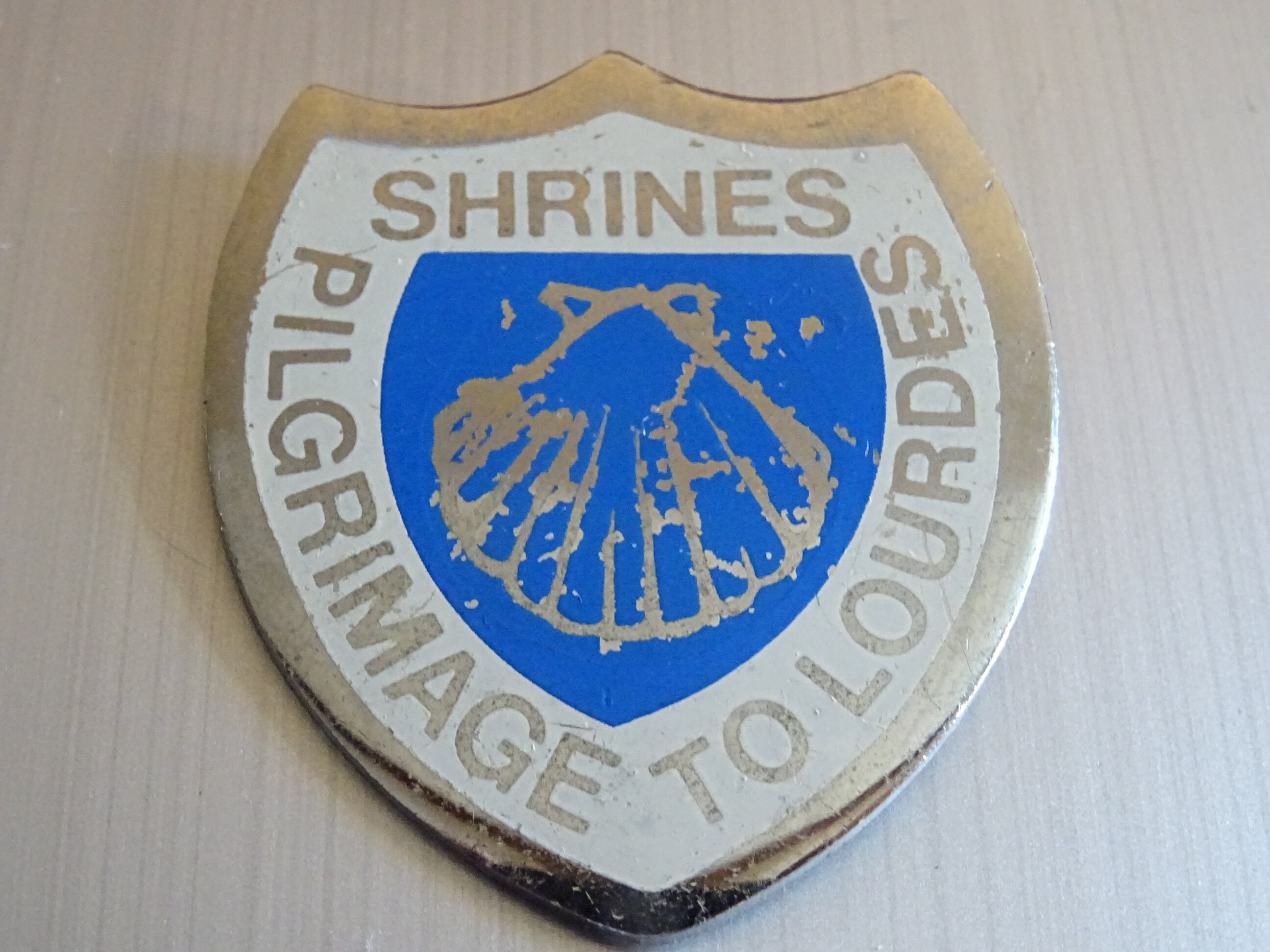 Ancienne Broche De Pèlerinage L'Alsace à Lourdes - Vierge Miraculeuse - Laiton