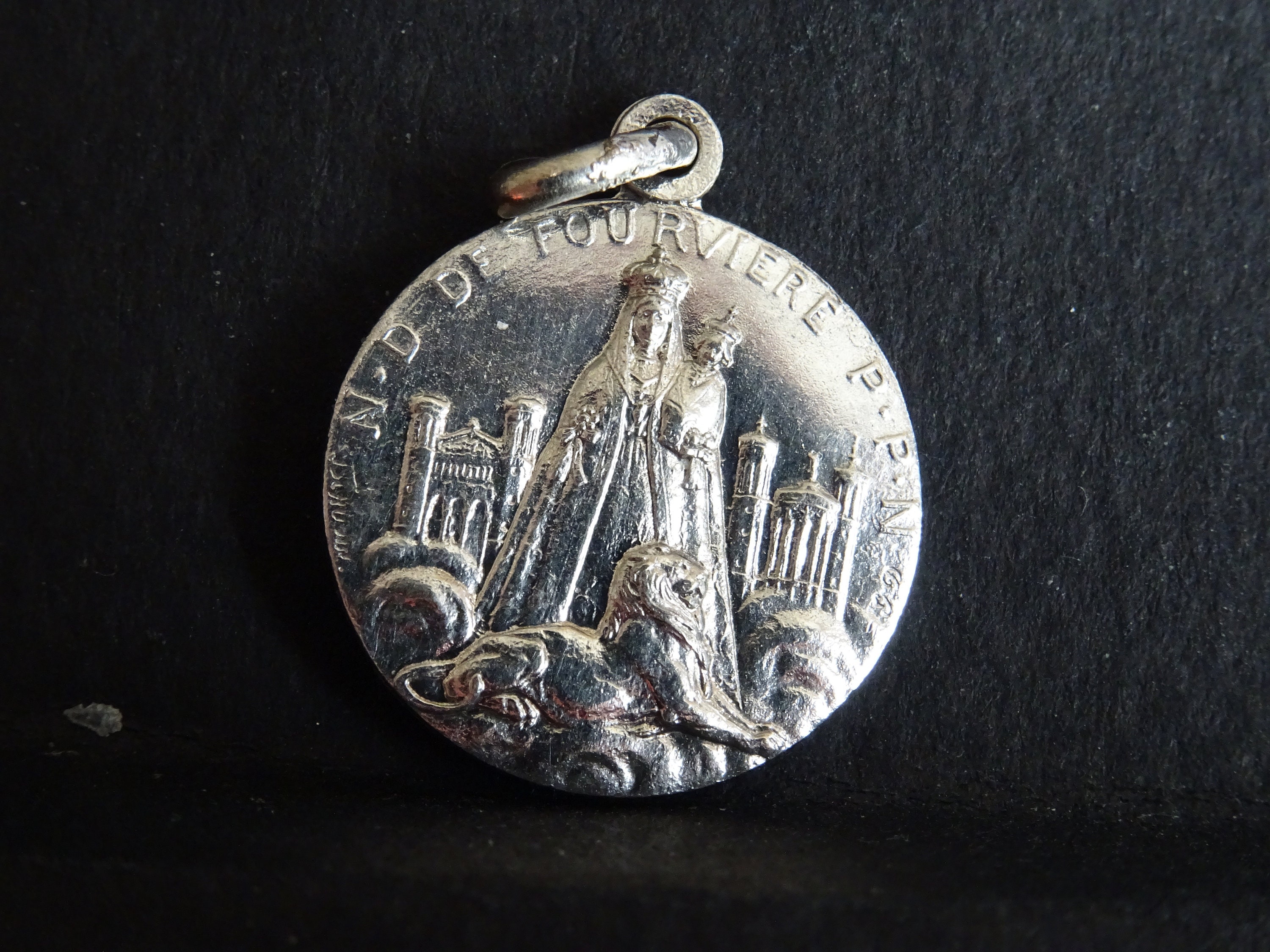 N. D. Fourviere Silver Medaille Medallion Vintage Jésus Sacré-Cœur