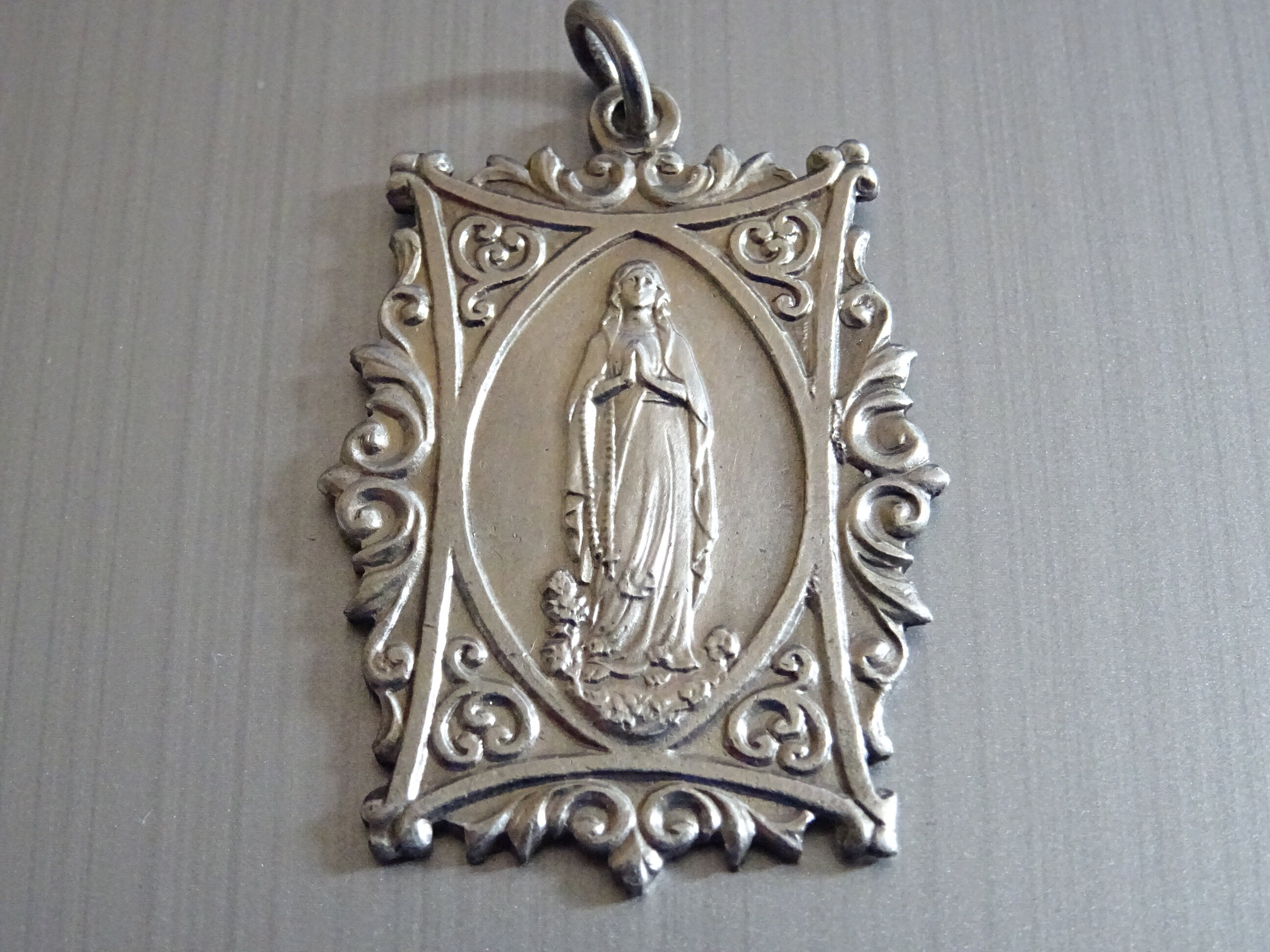 Art Nouveau Notre Mère de Lourdes Religieuse, Médaille Médaillon Pendente Medaille Sainte B 222