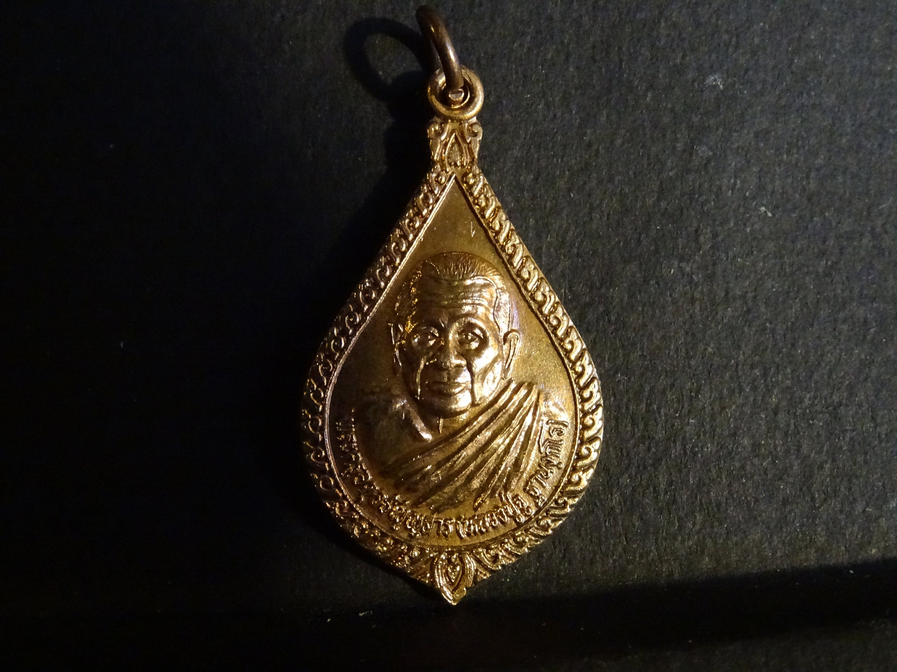 Thai Bouddhiste Amulet Intéressant Projet de Recherche Pendant Cuivre Nettoyé A1