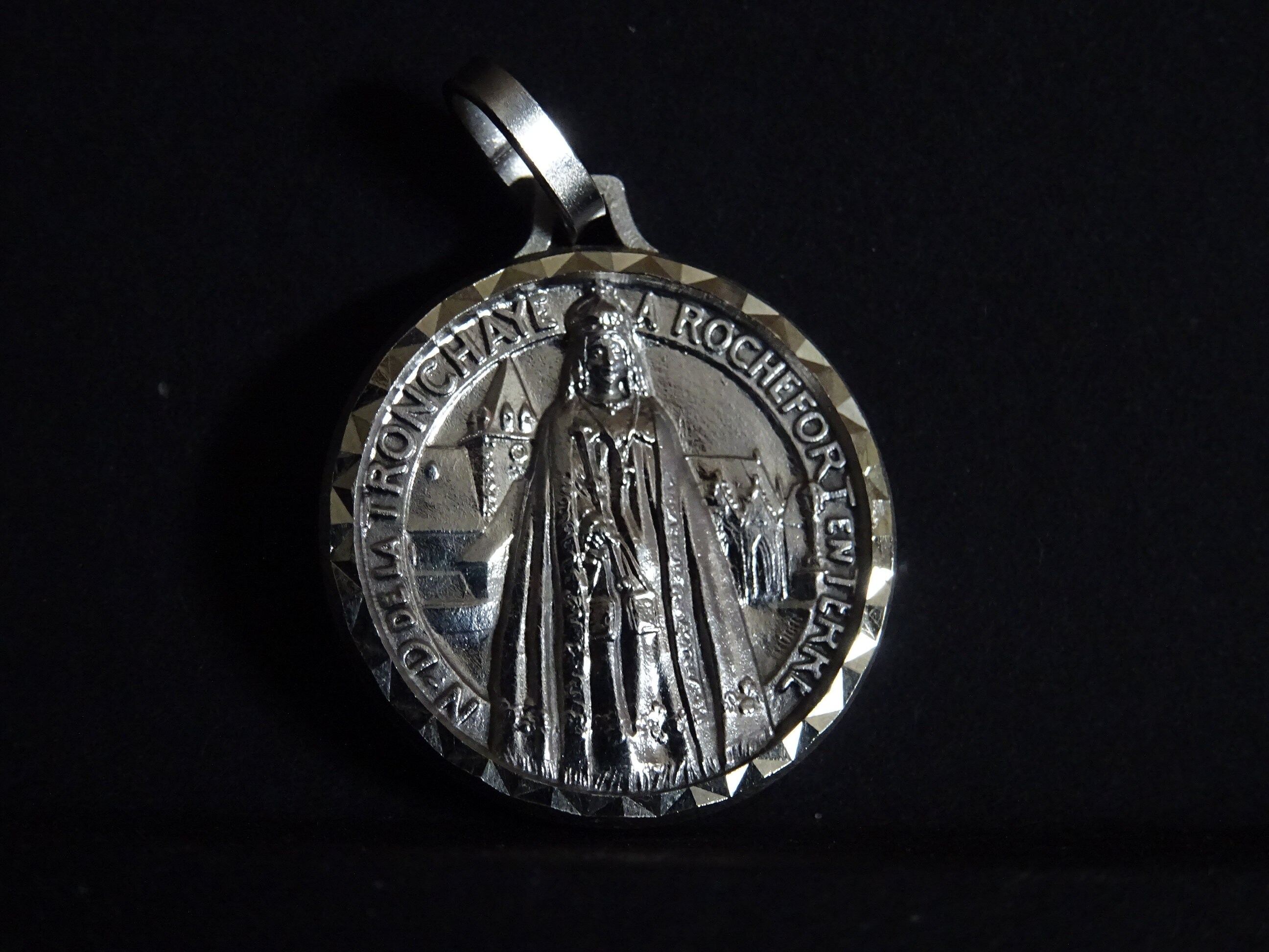 Notre-Dame de La Tronchaye Rocheford en Terre . Saint-Christophe. Médaille Médaillon Pendent Medaill
