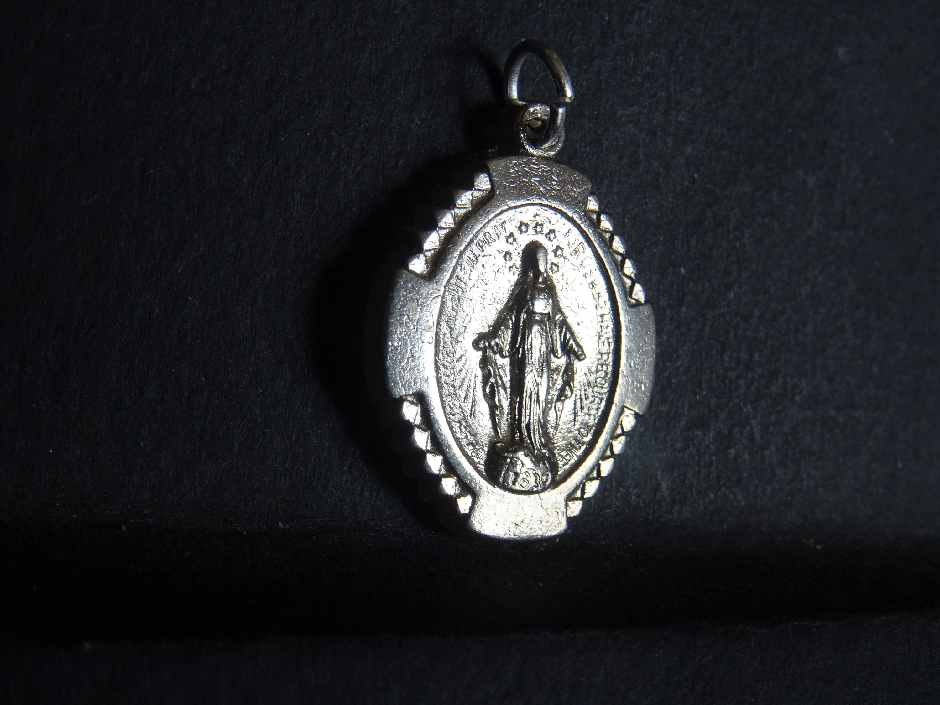Marie Dévotion Miraculeuse et Amour Du Monde , Médaillon Pendent Medaille P 58