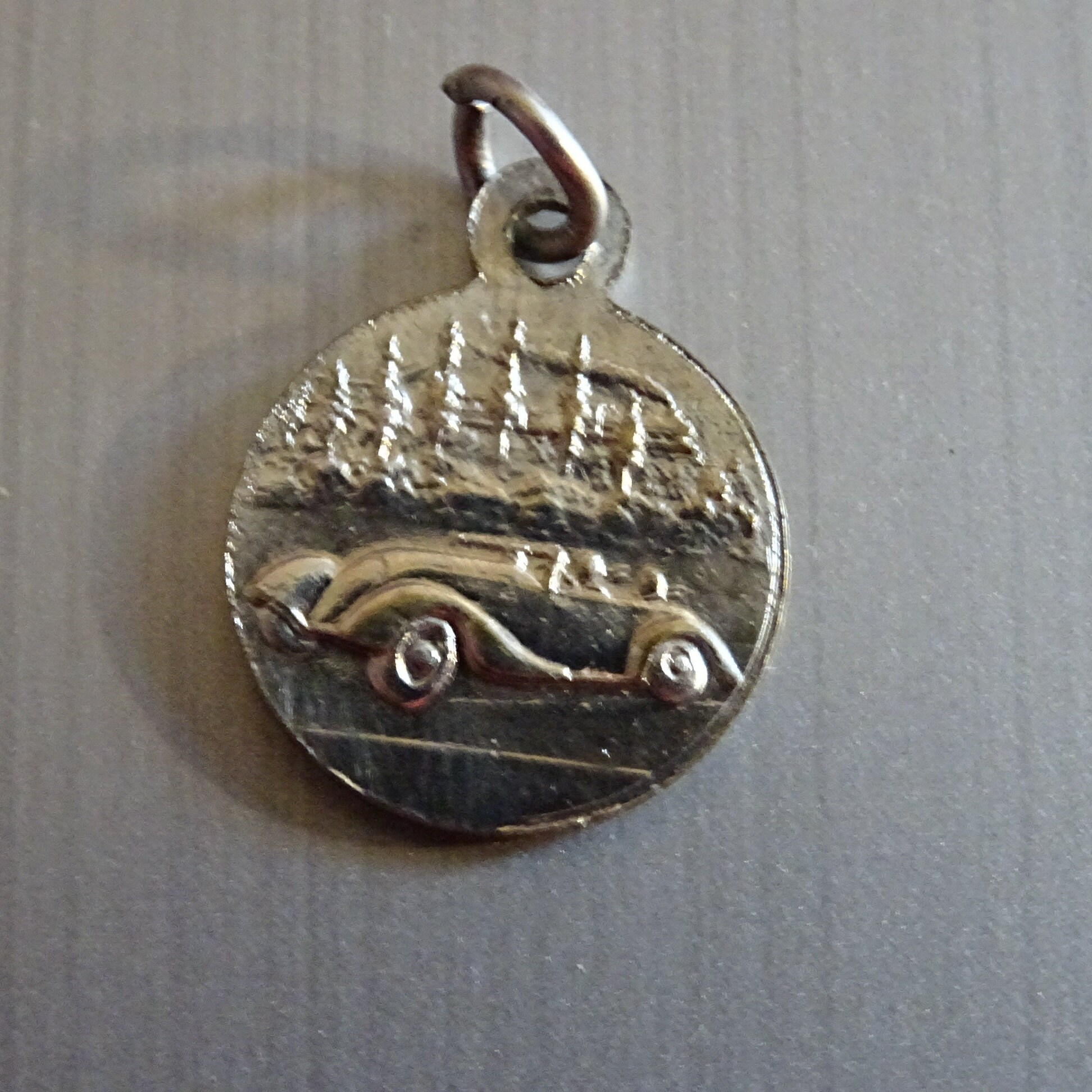 Voiture Ancienne St. Christopher. Vintage Religieux Français Pendentif Médaillon Saint Charme B 728