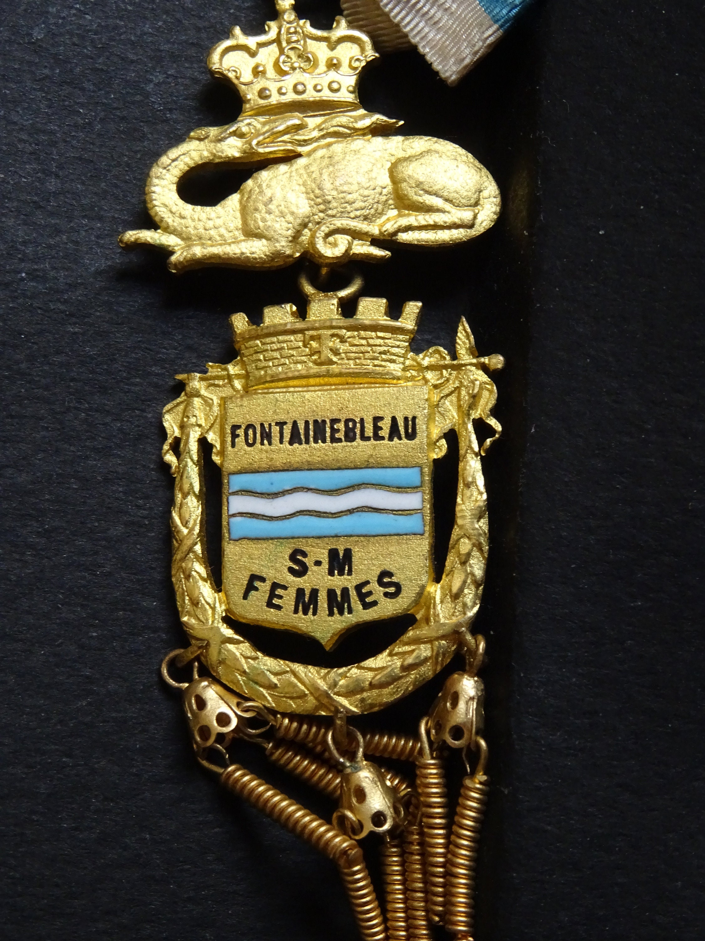 Épinglette de Médaille Religieuse en Émail, Broche, Insigne Fontainebleau S.m. Femmes