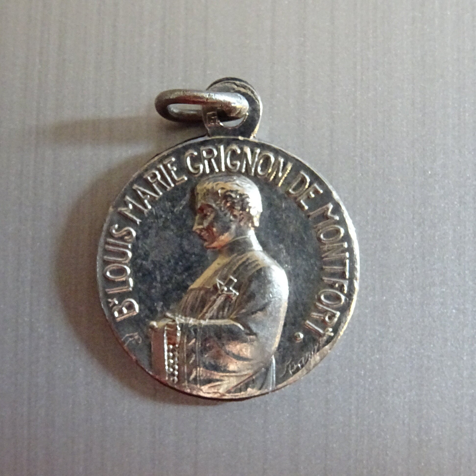 Saint Louis-Marie Grignon de Montfort Signé A. Penin. Médaille Médaillon Pendente Saint Charme B 484
