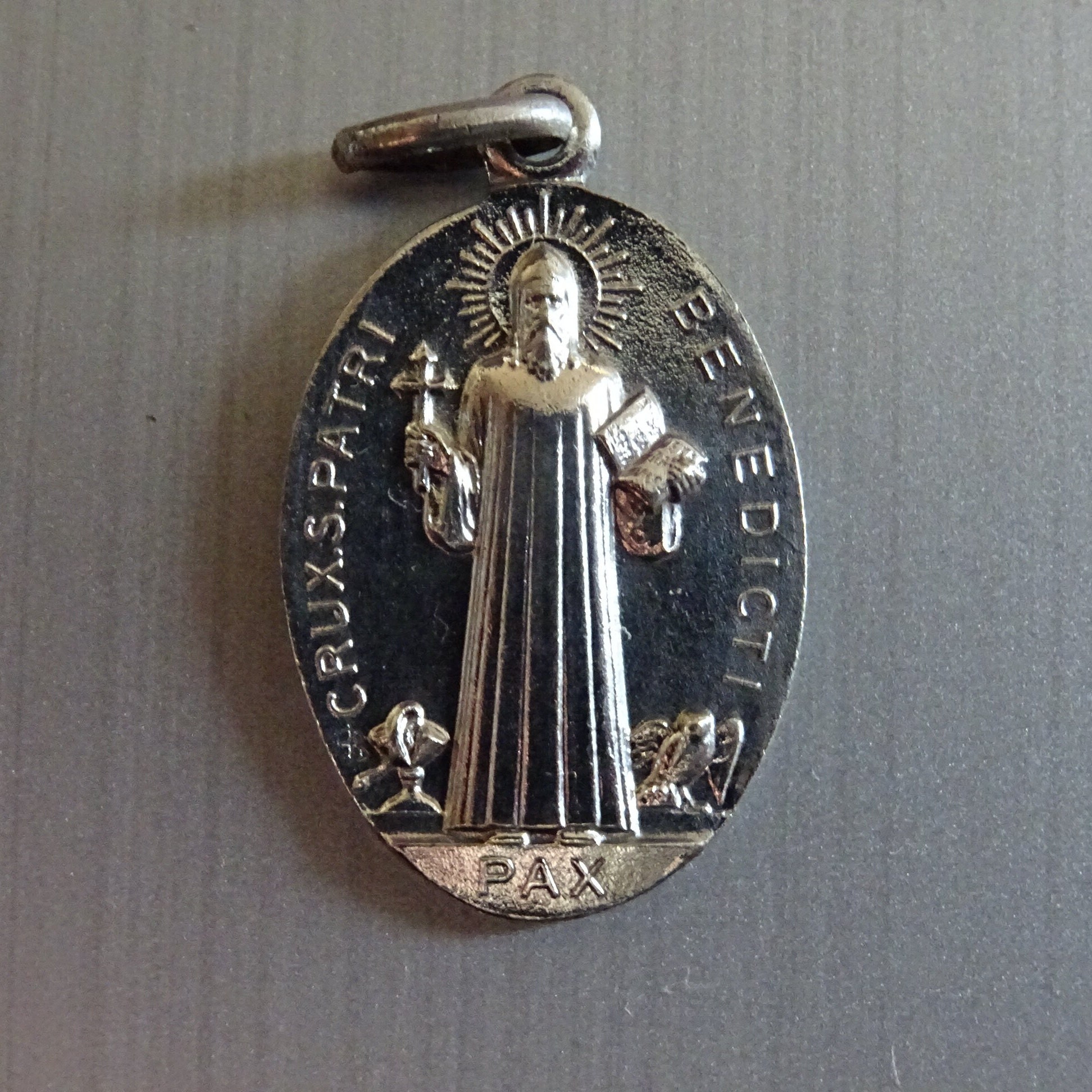 La Croix Du Père Benoît. Latin Cruxs Patri. Médaille Médaillon Vintage Medaille Religieux Saint Char