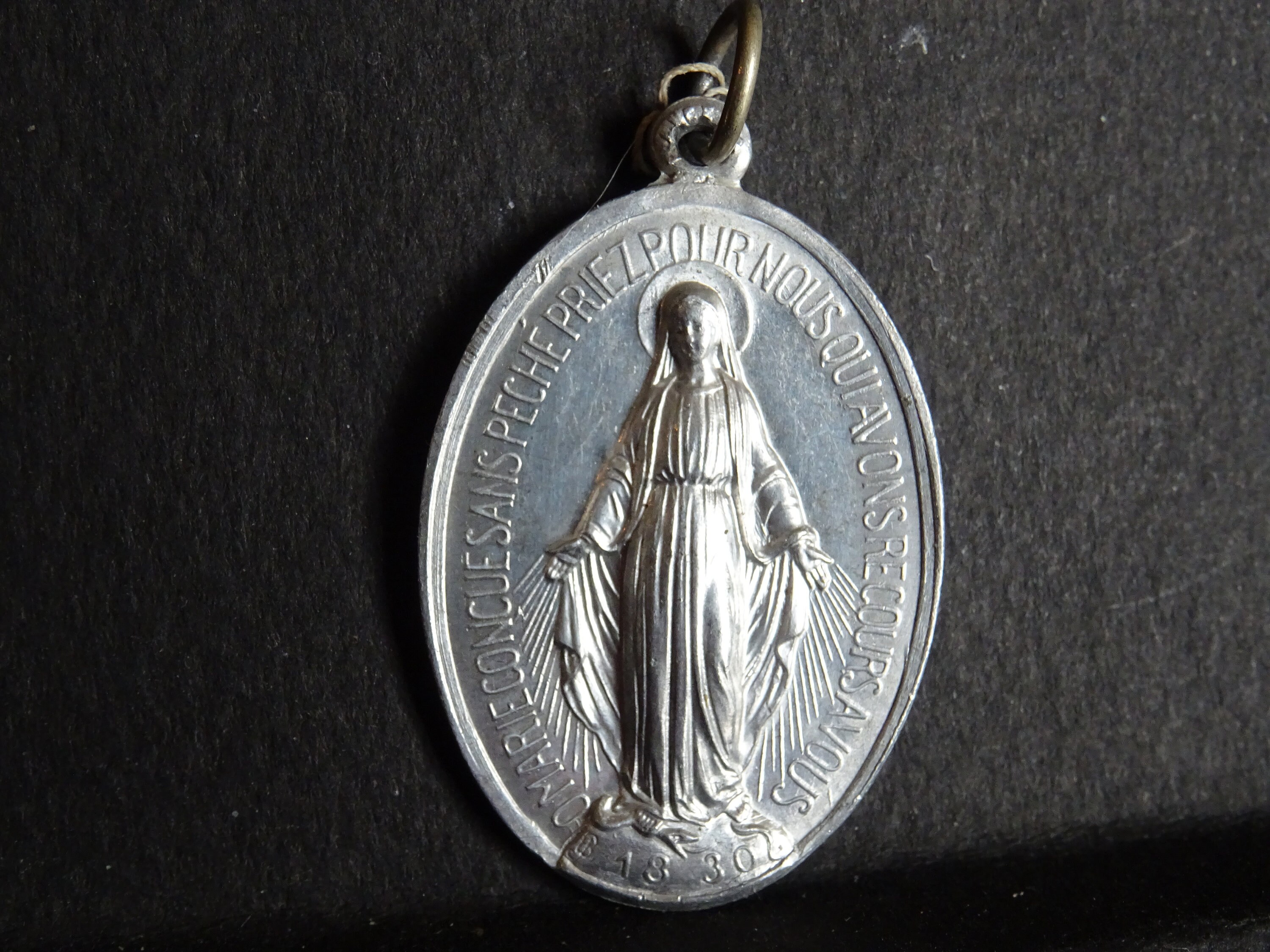 Médaillon Médaille Miraculeuse Porter Pour Se Rappeler Que Vous N'êtes Pas Seul Aluminium