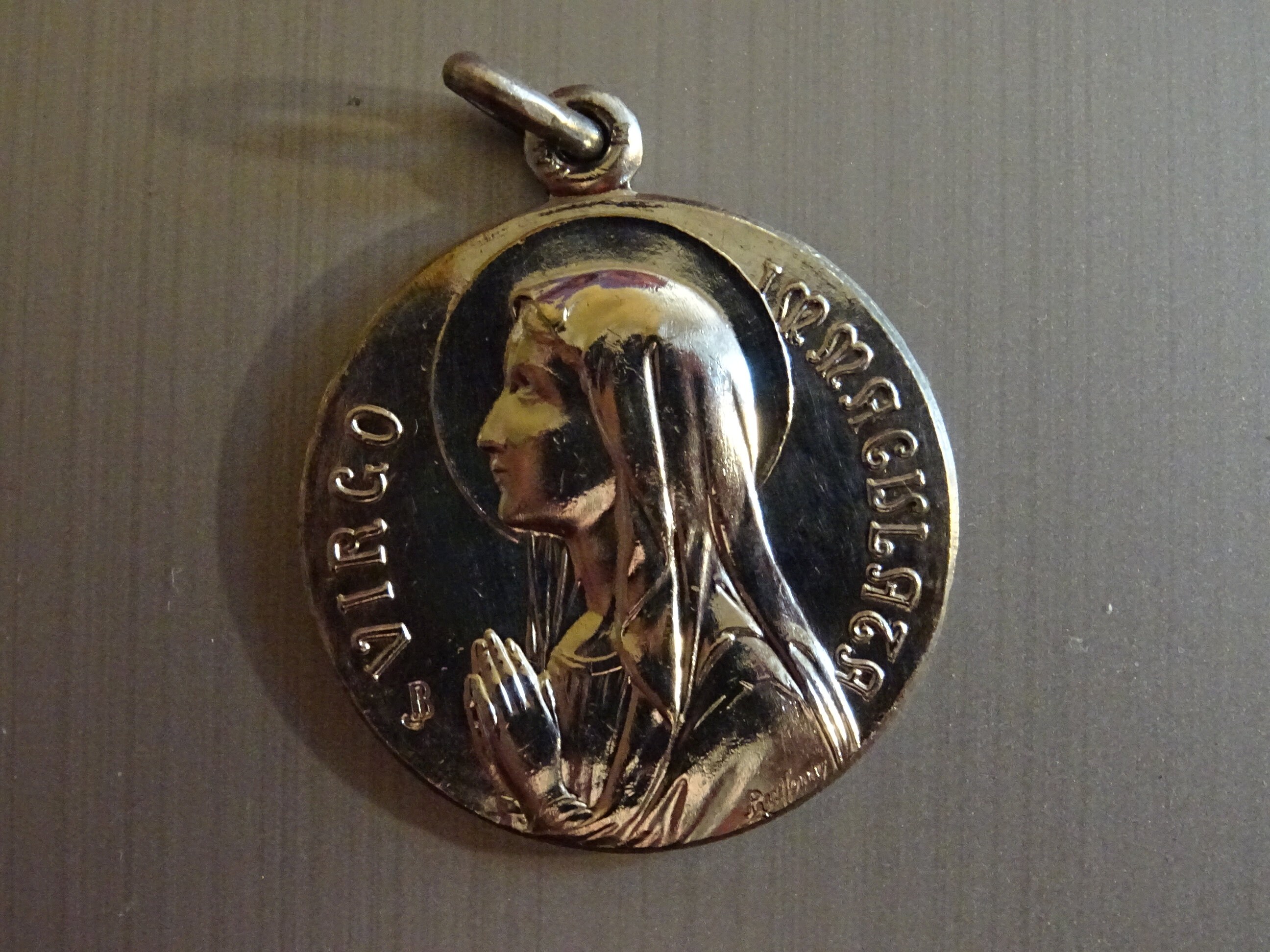 Vierge Immaculata Large. Signé Jb. Vintage Religieux Français Pendentif Médaillon Saint Charme B 733