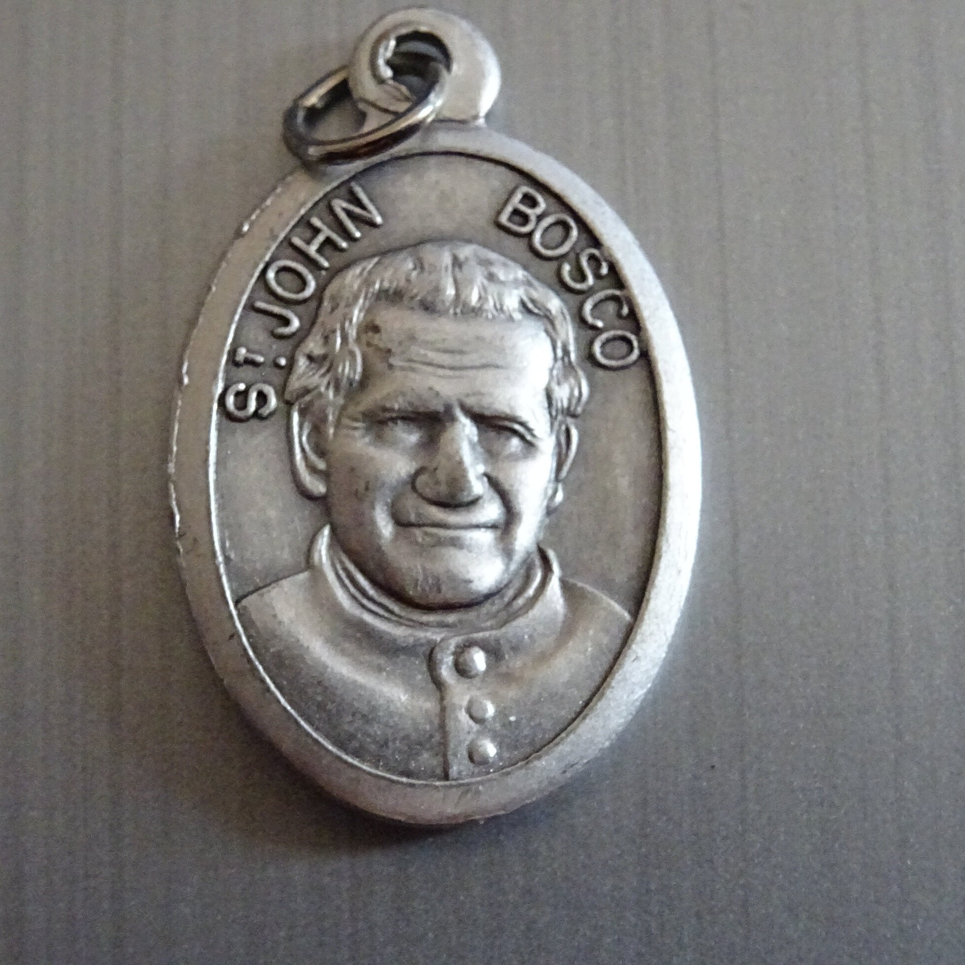 John Bosco. Apprentis Chrétiens Éditeurs Écoliers Jeunes Magiciens.médaille Médaillon Pendente Médai