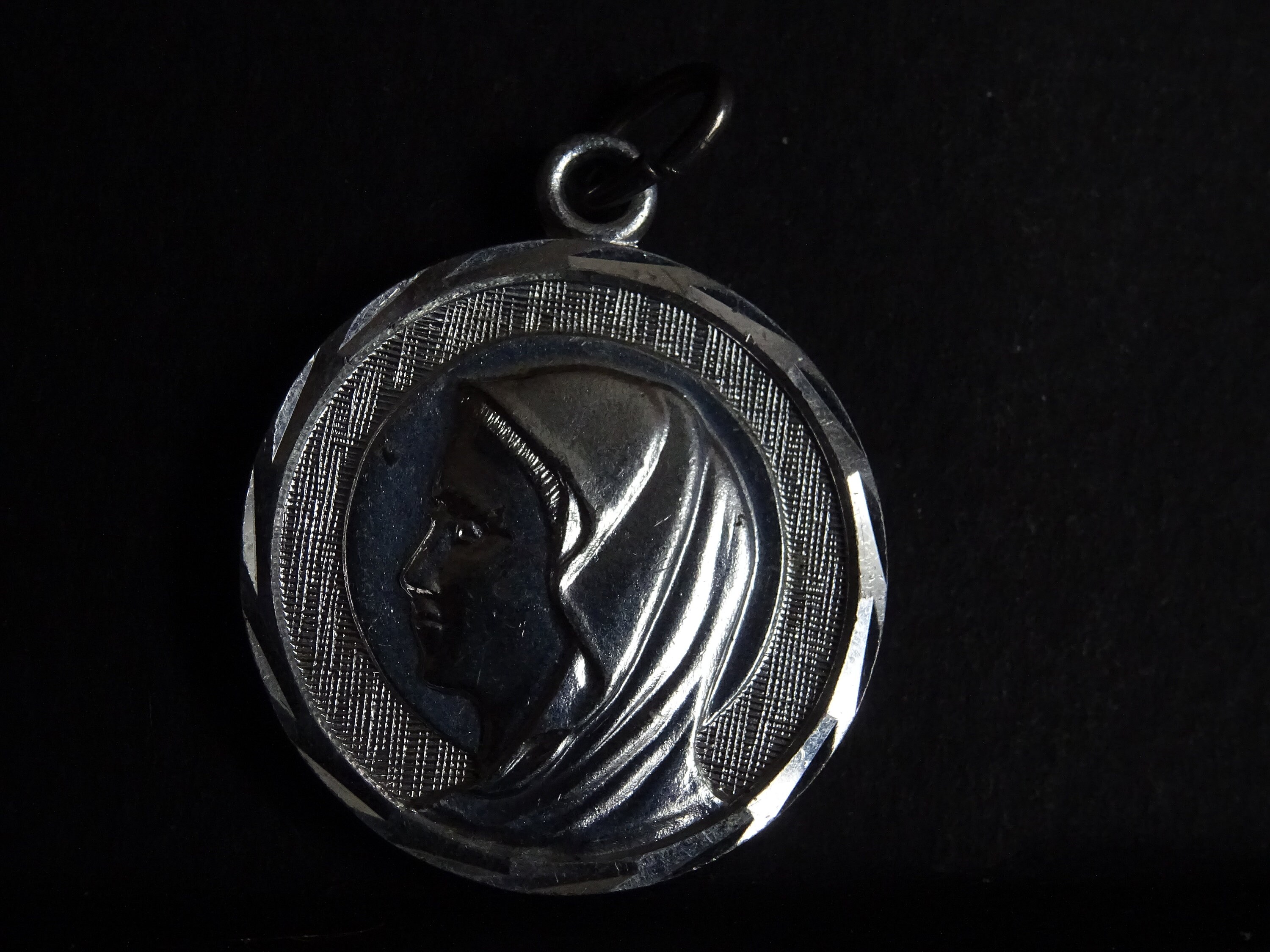 Médaille Religieuse Français Médaillon Catholique Pendentif en Aluminium Saint-Charme Vierge Marie