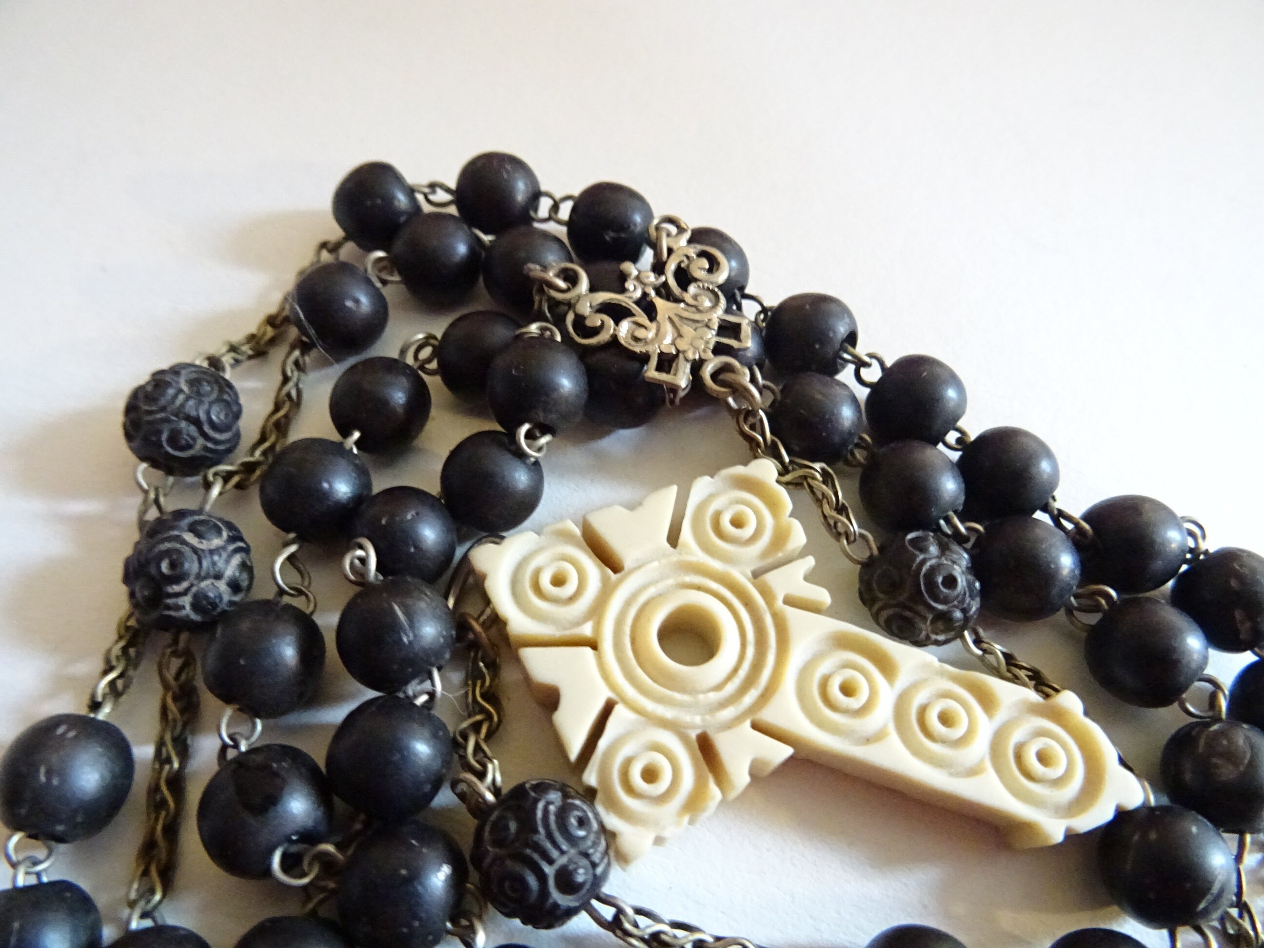 Chapelet Perles en Bois Noires Vieille Croix Os. Millésime. Pendentif Sacré D 83