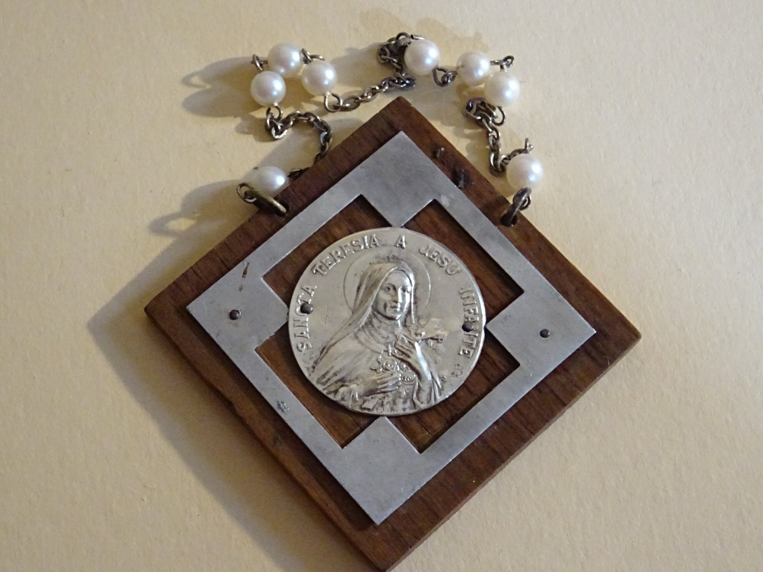 Sainte Thérèse, Plaque Suspendue de La Salle. Antique Religieux Français Saint Charme B 699