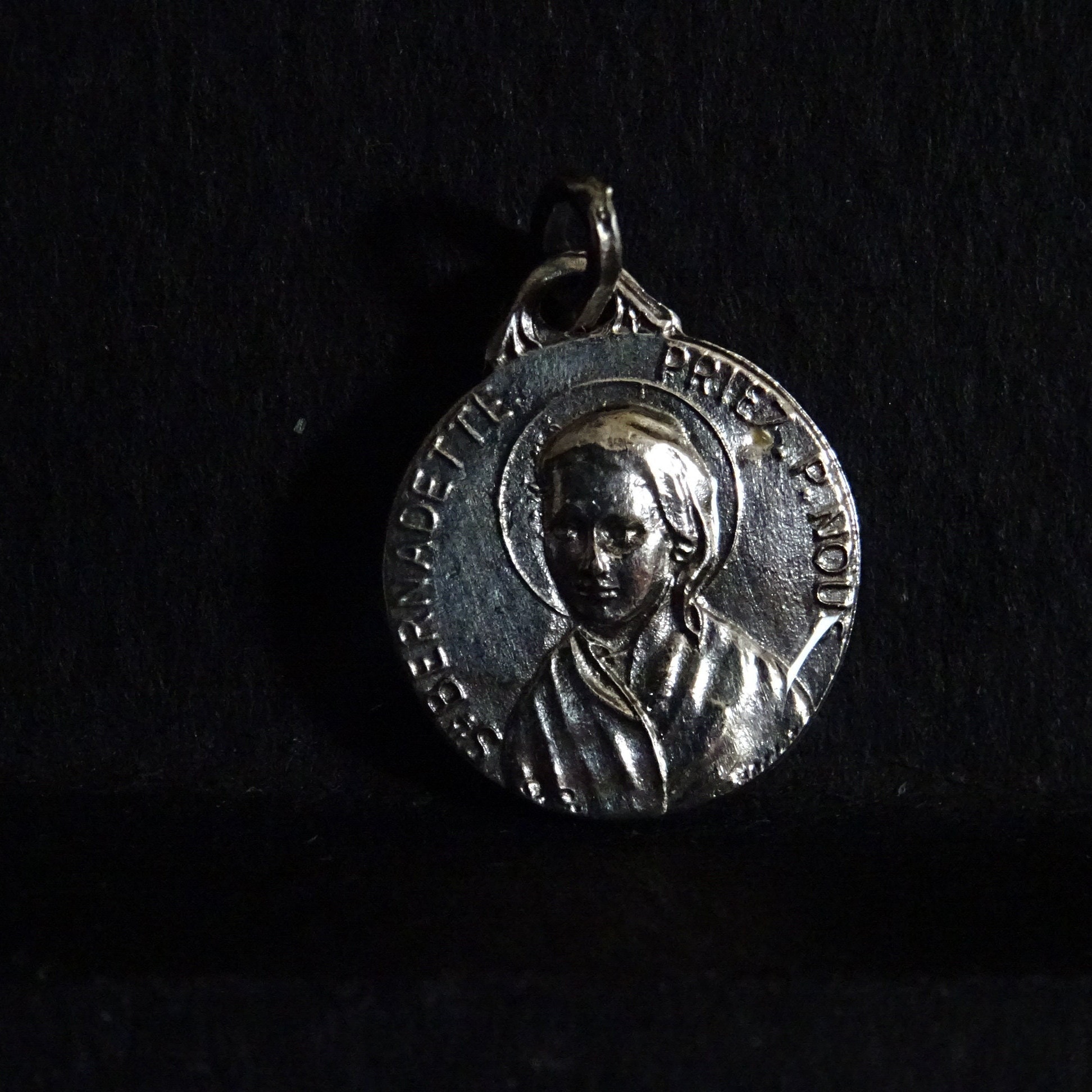 Sainte Bernadette. Vintage Pendent Medal Medaille Holy Charm P 566