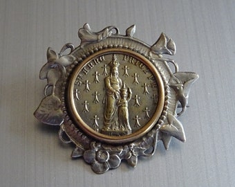 Brooch. St. Anne. Gold and Sliver Colour. Pendant holy charm medallion medal B 108