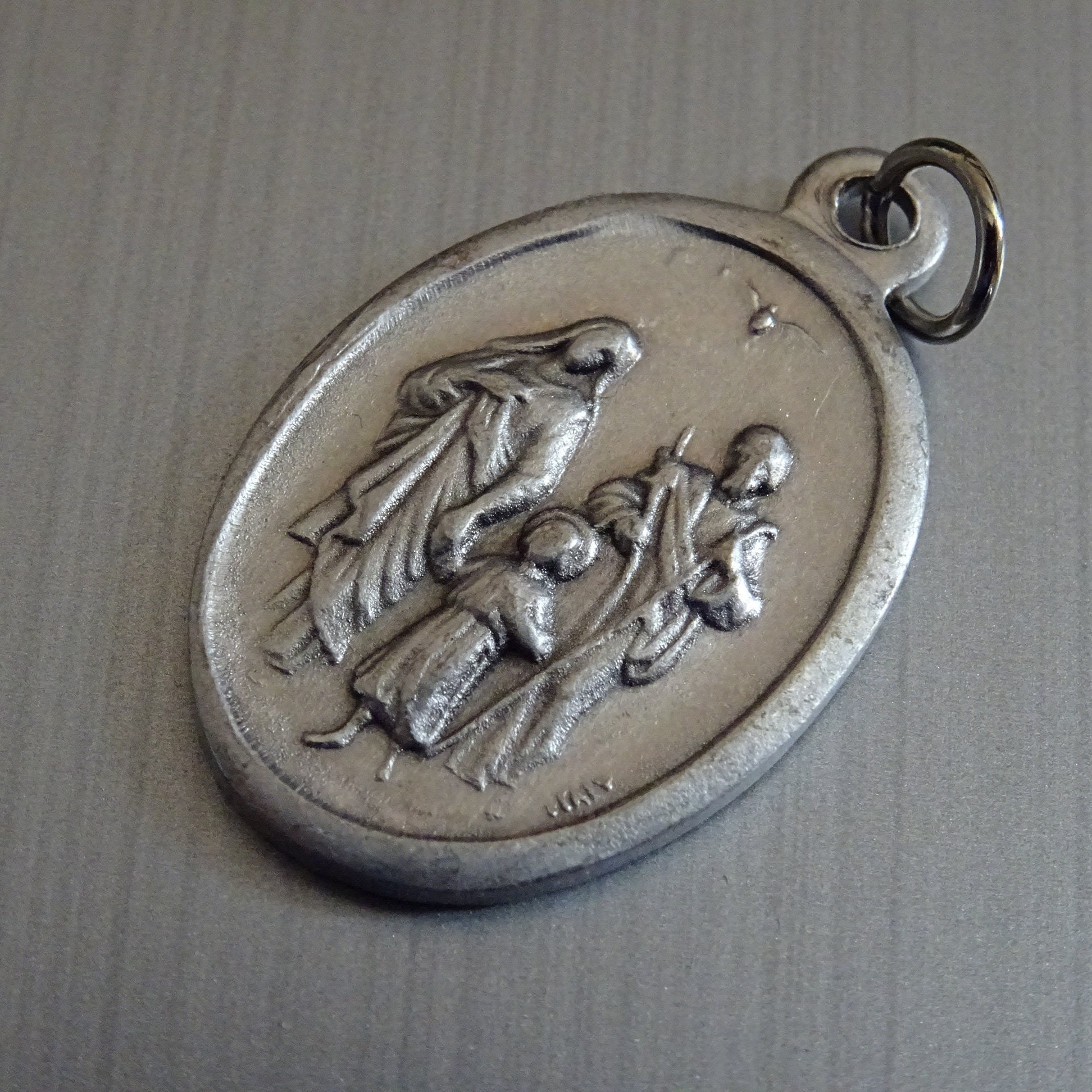 Sainte Famille. Médaille d'argent Médaille Pendente Holy Charm D 129