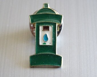 Pin Badge Enamel Green Post Box TT 181