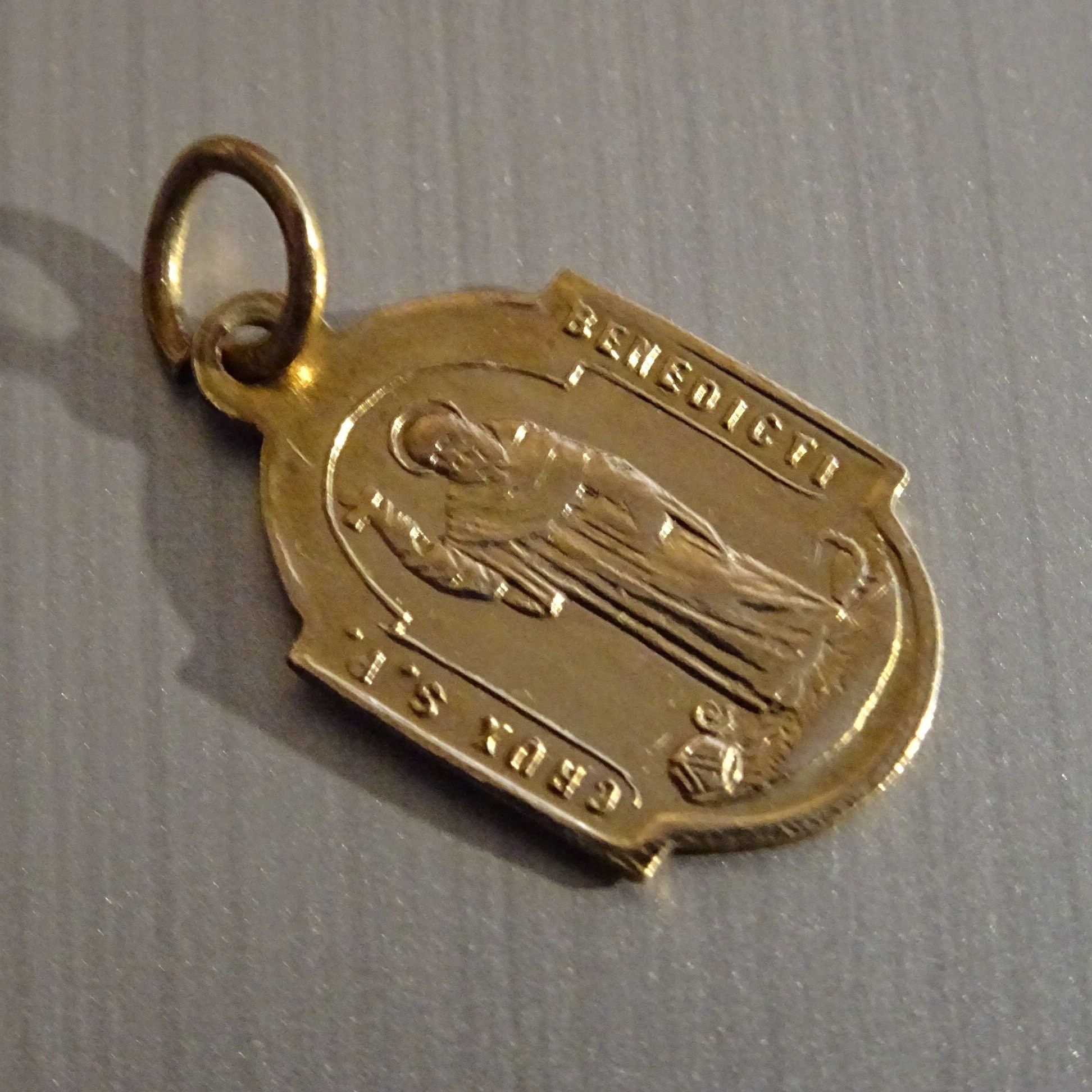 Saint Benoît. Protégez-Vous Du Mal. Minuscule. Médaillon Vintage Médaille Pendent Holy Charm D 317