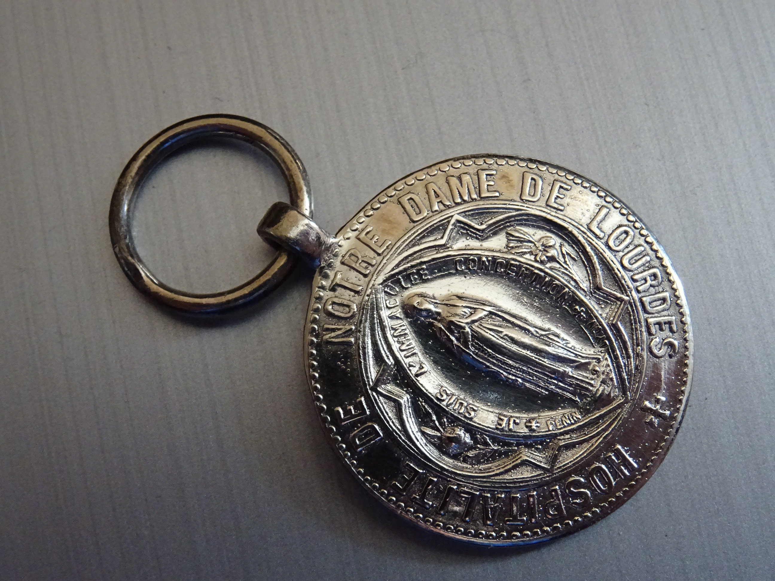 Hospitalite de Notre Dame Lourdes. sur Le Dos Juillet. 1986. Millésime. Médaille. Pendentif. Médaill