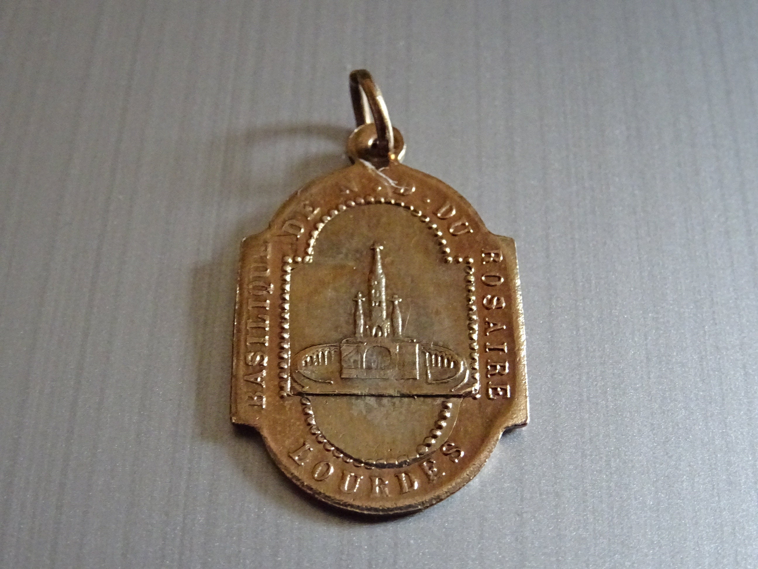 Immaculée Conception Vierge Marie A Été Libérée Du Péché Originel. Laiton et Argent Couleur Vintage