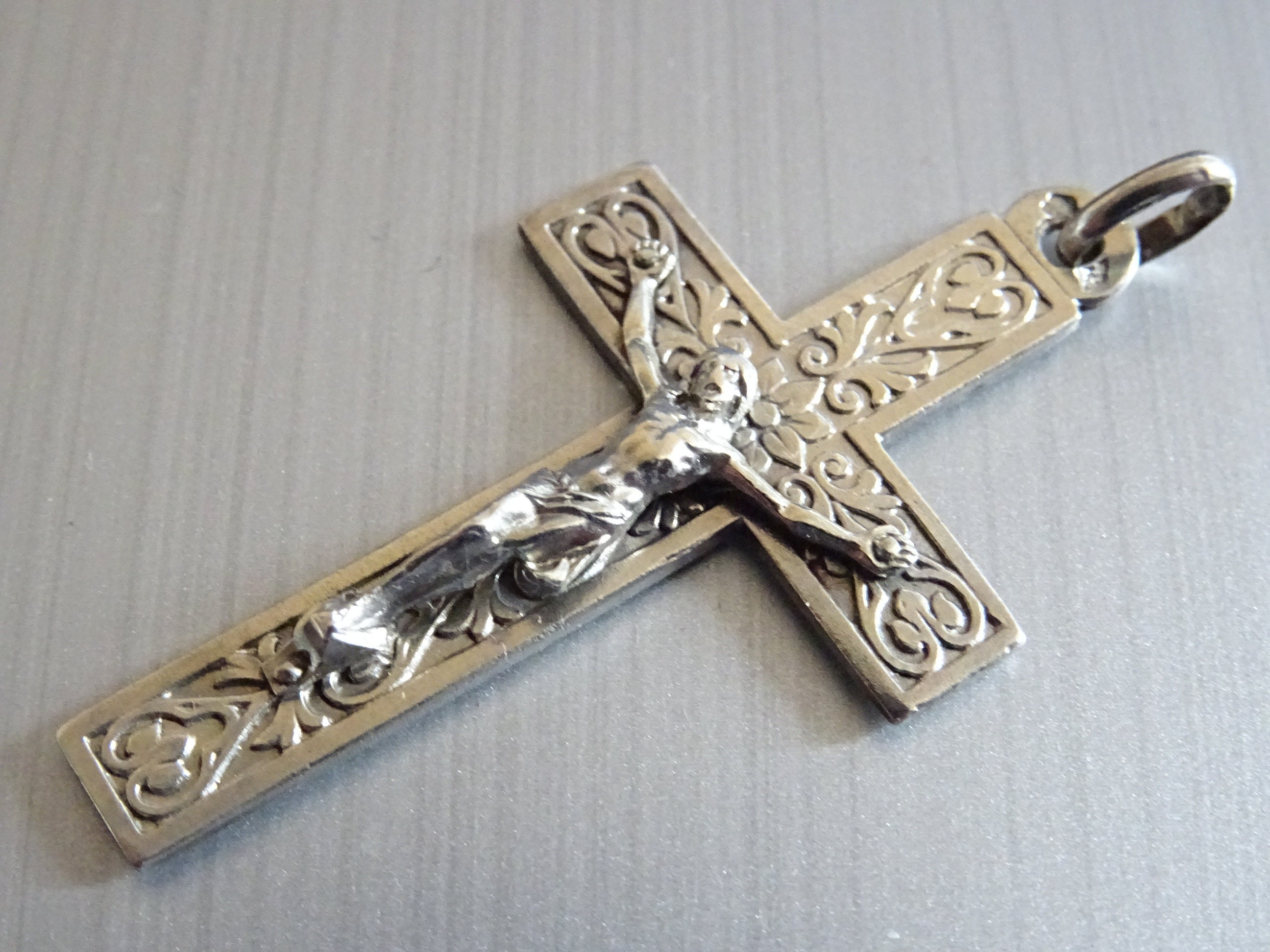 Français, Antique Style Celtique Religieux Médaille de Croix Médaillon Pendente Médaille Saint Charm