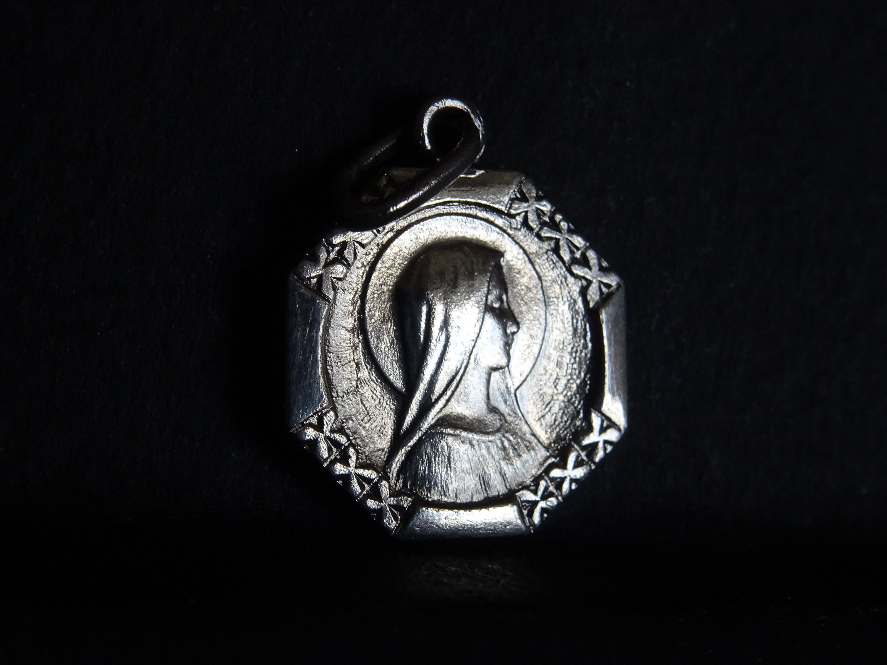 Médaille d'argent Médaillon Religieux Vintage Art Nouveau Mère Marie