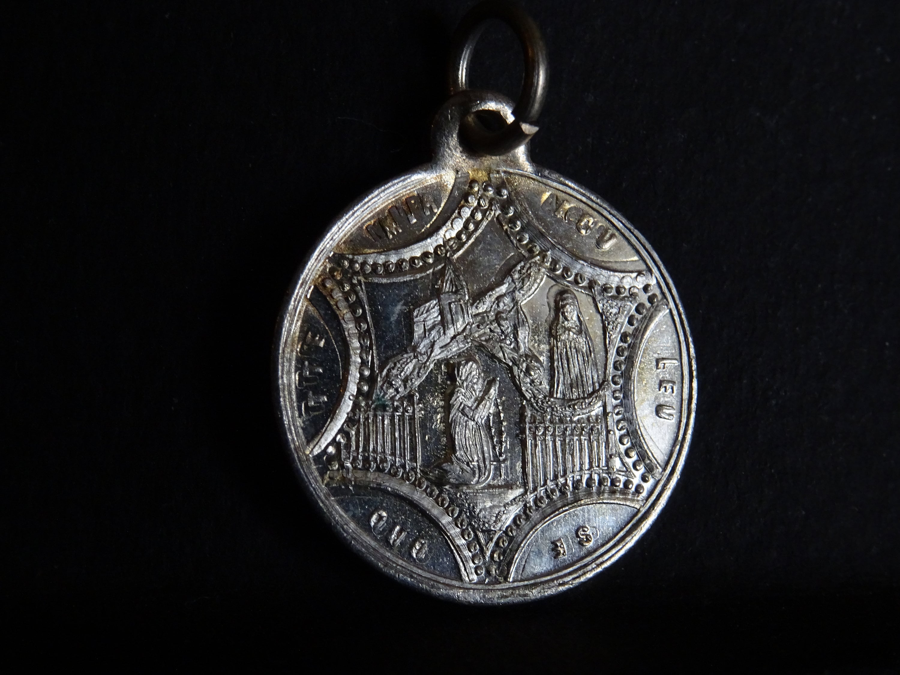 Lourdes, C'est Lui. Les Apparitions de La Vierge Marie à Bernadette Médaillon Pendent Medaille Holy 