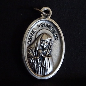 Our Lady of Sorrows. Mater Dolorosa. Ruega por Nosotros. medal medallion pendent Holy Charm P 179