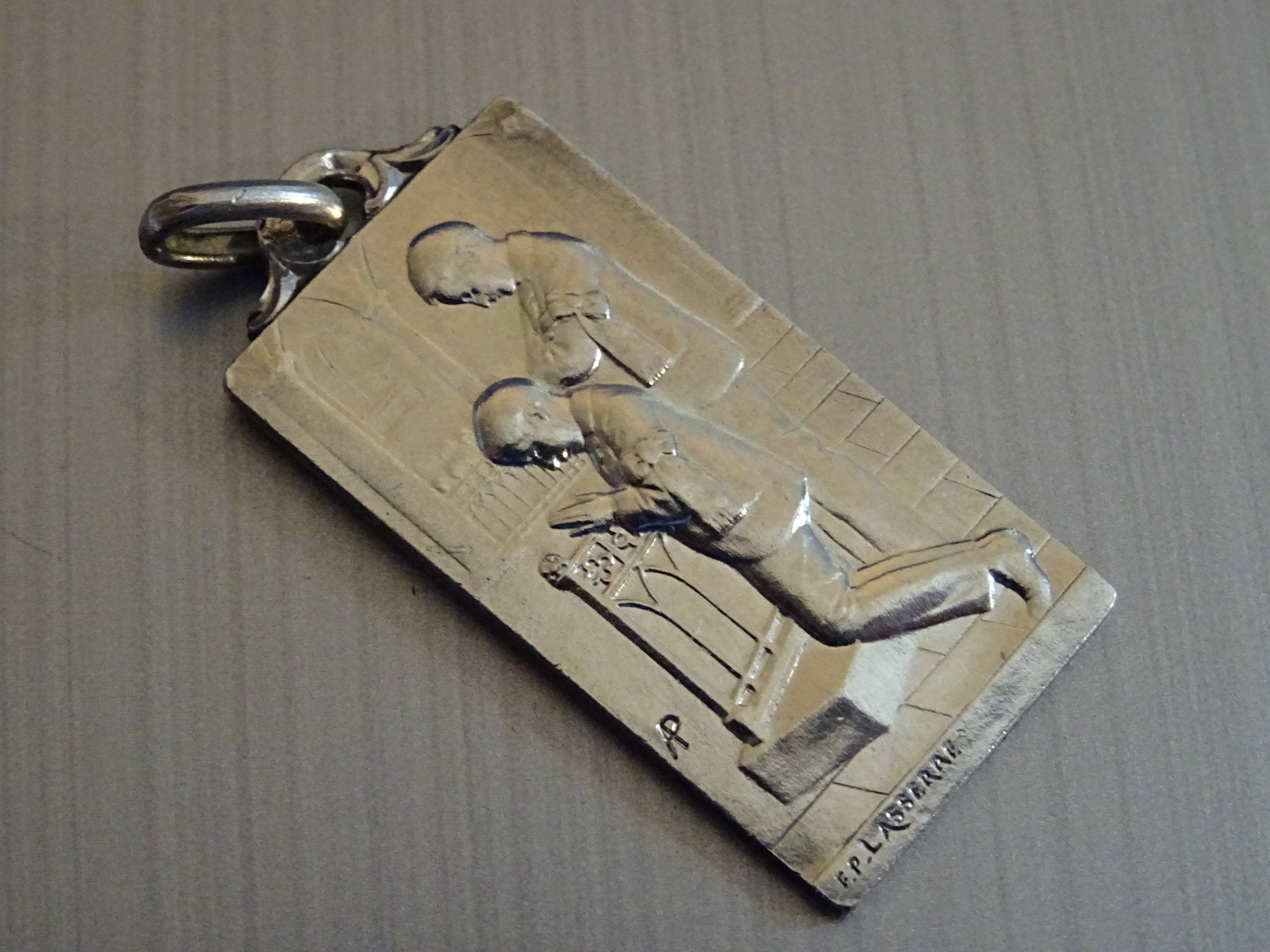 Communion. Signé F.p. Lasserre. A.penin. Médaille Médaillon Pendente Saint Charme D 260