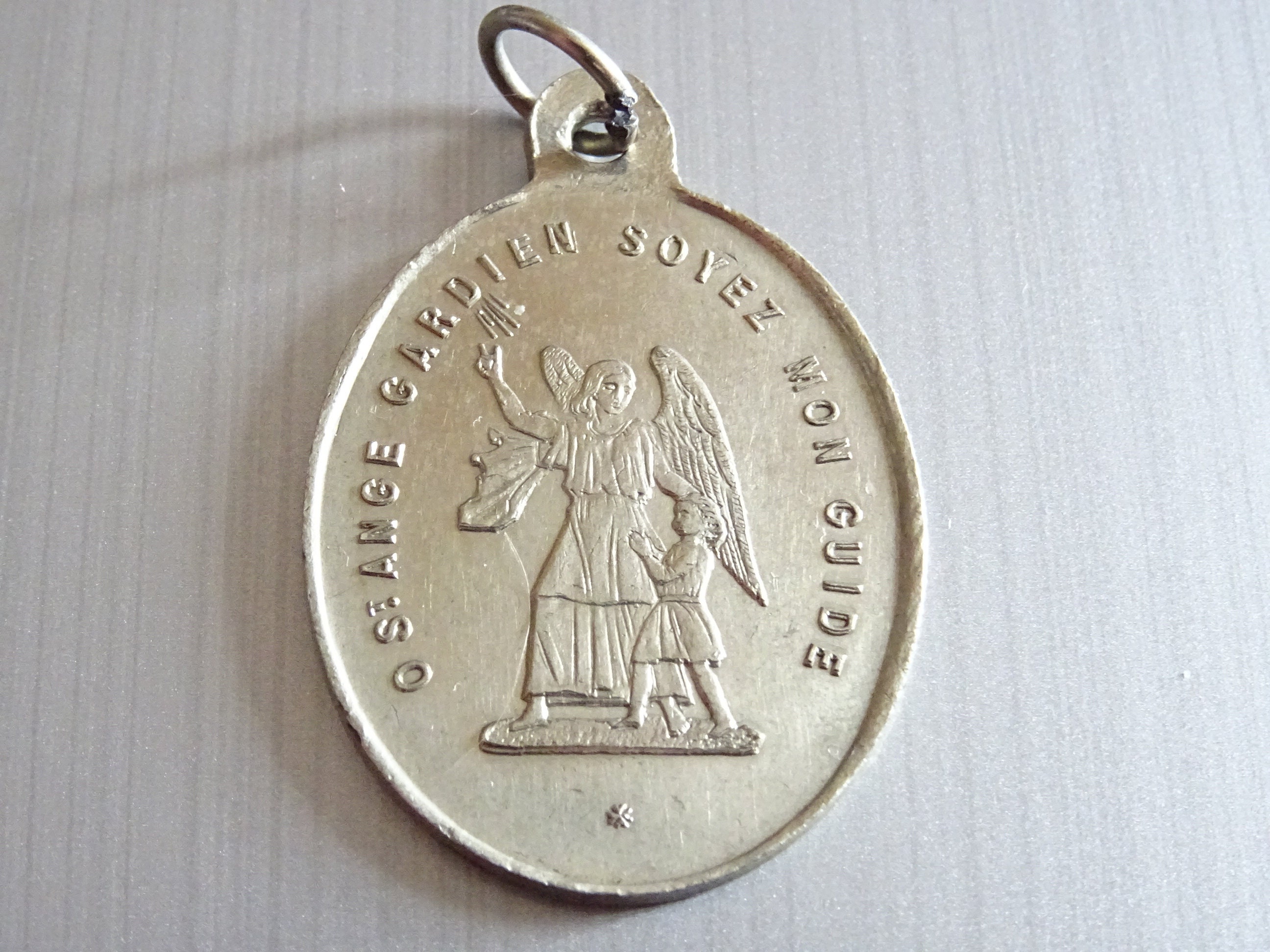 Ange Gardien. St. Ange Gardien Antique Médaille Religieuse Catholique Saint Charme Médaillon Pendent